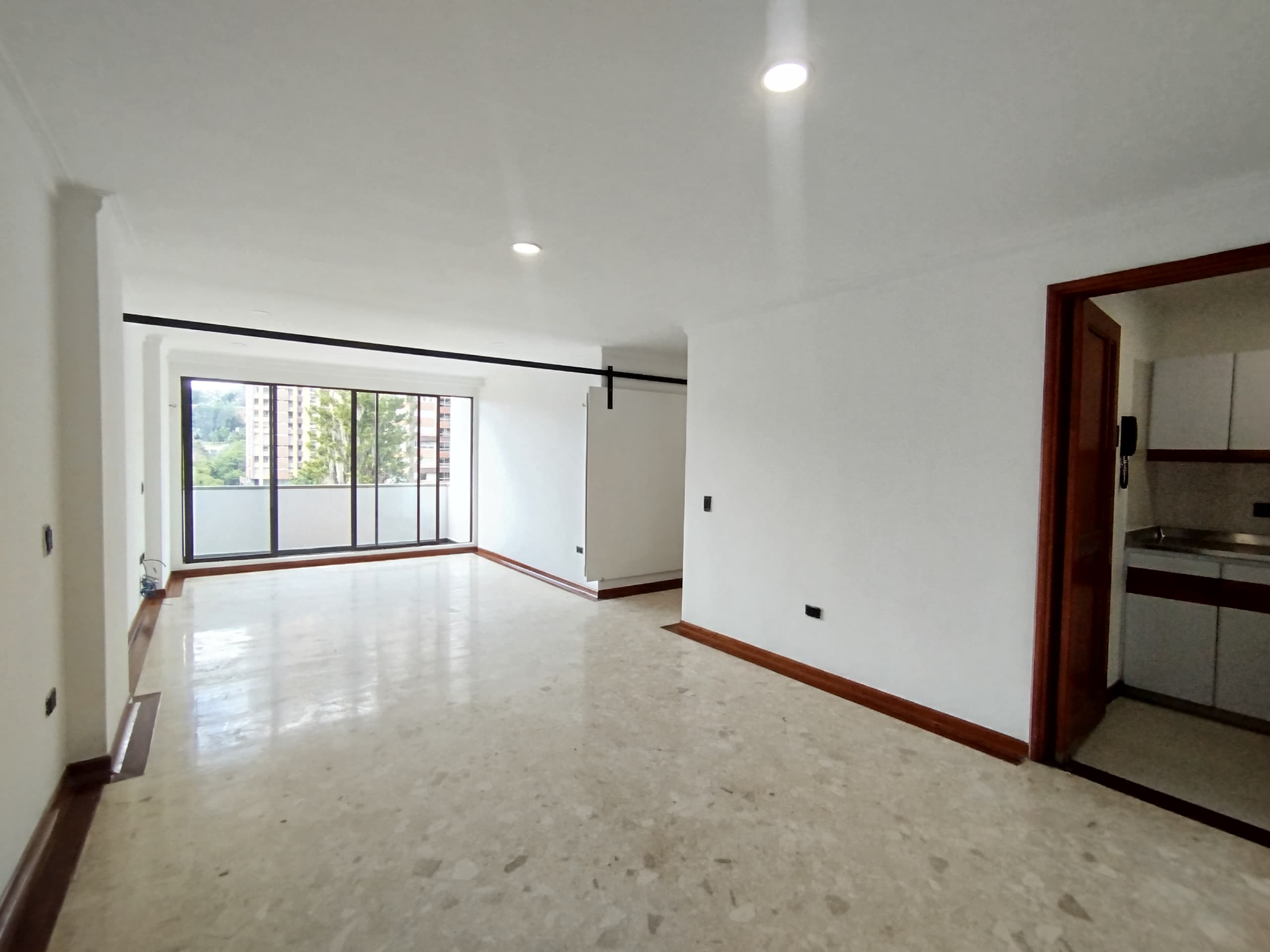 Apartamento en arriendo en Castropol, Poblado, Medellín — foto 1 de 20