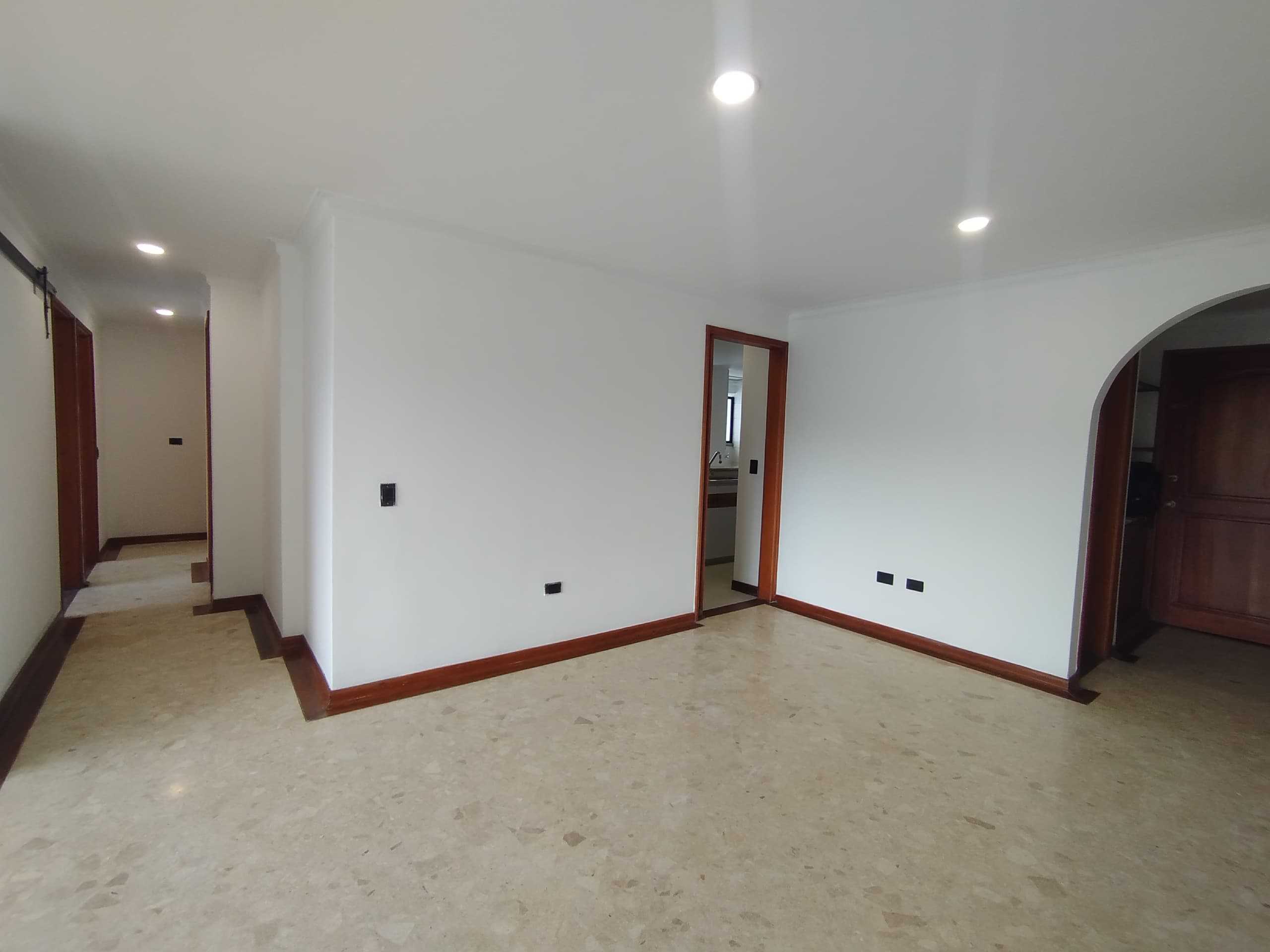 Apartamento en arriendo en Castropol, Poblado, Medellín — foto 3 de 20