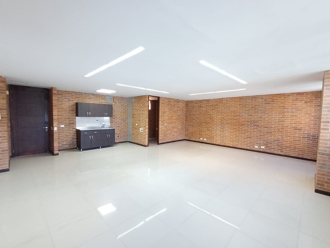 Oficina en arriendo en San Julian, Poblado, Medellín — foto 2 de 12