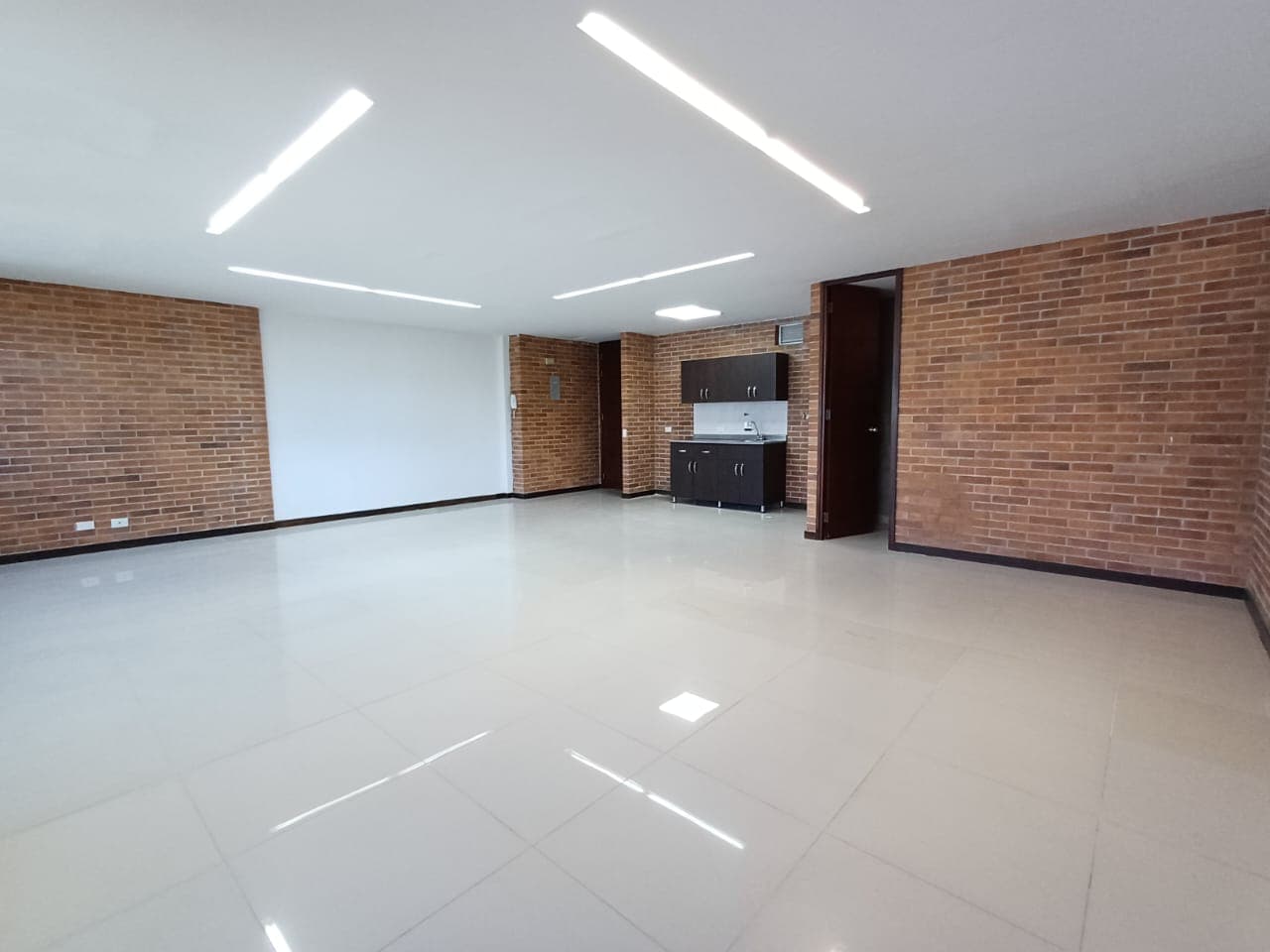 Oficina en arriendo en San Julian, Poblado, Medellín — foto 3 de 12