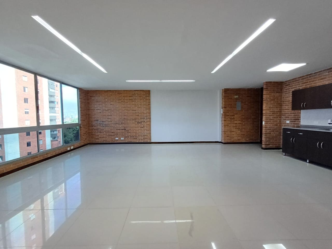 Oficina en arriendo en San Julian, Poblado, Medellín — foto 5 de 12