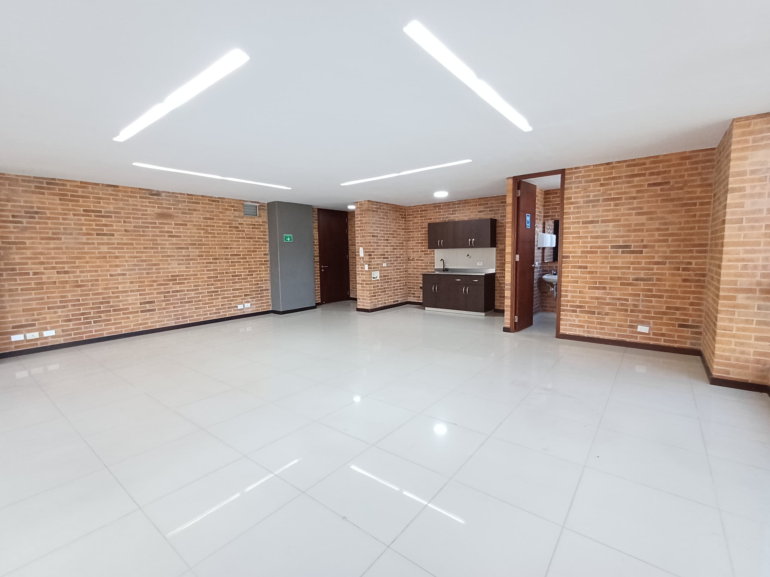 Oficina en arriendo en San Julian, Poblado, Medellín — foto 5 de 13