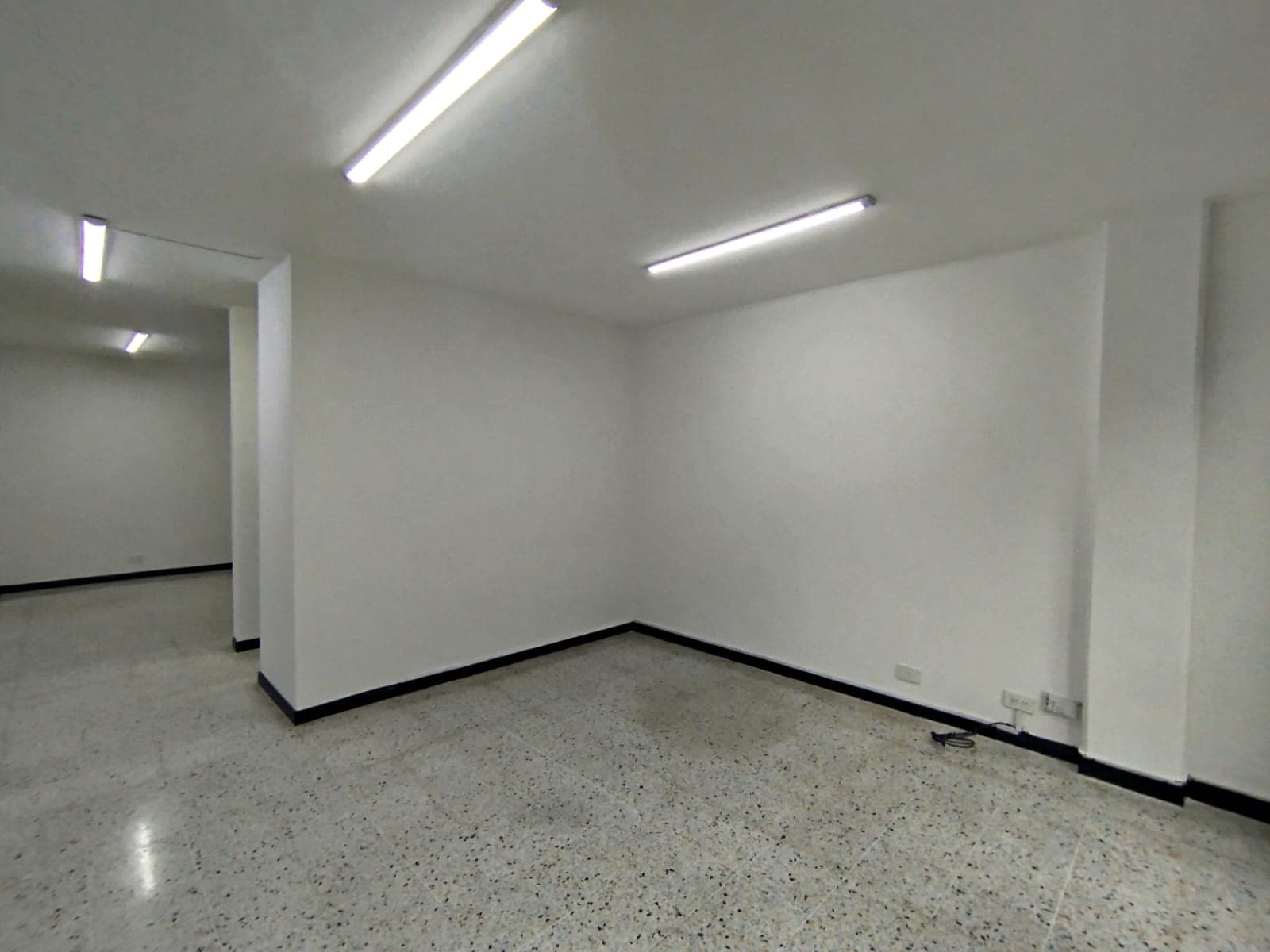 Oficina en arriendo en Suramericana, Laureles, Medellín — foto 4 de 16