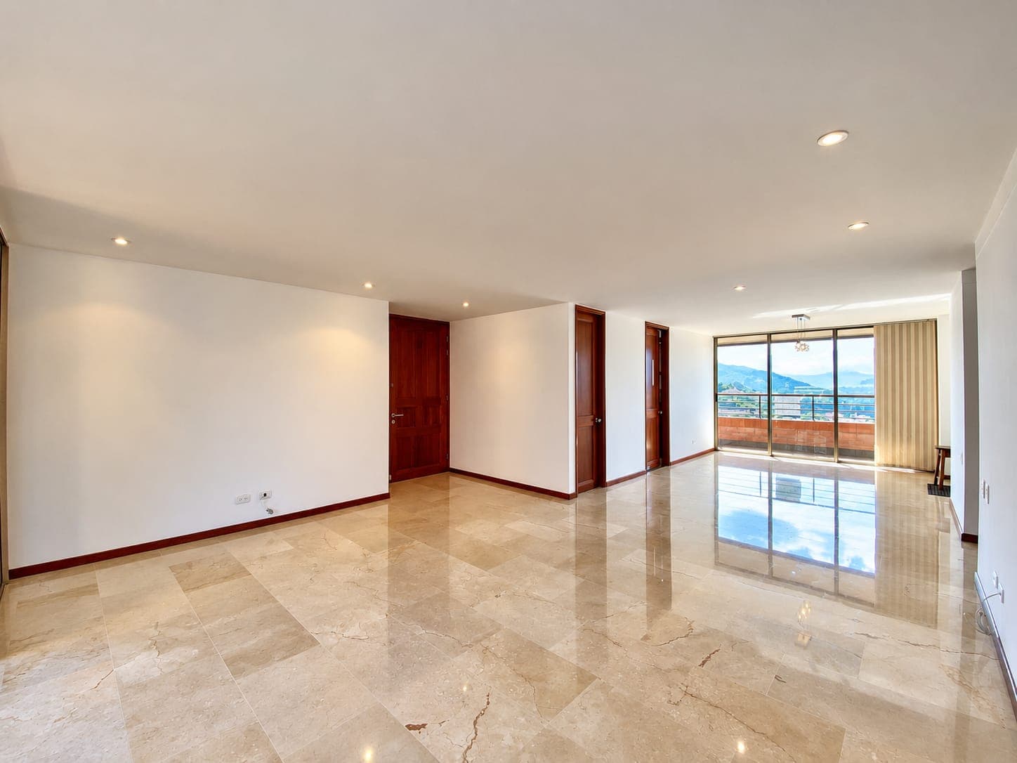 Apartamento en arriendo en El Tesoro, Poblado, Medellín — foto 1 de 20