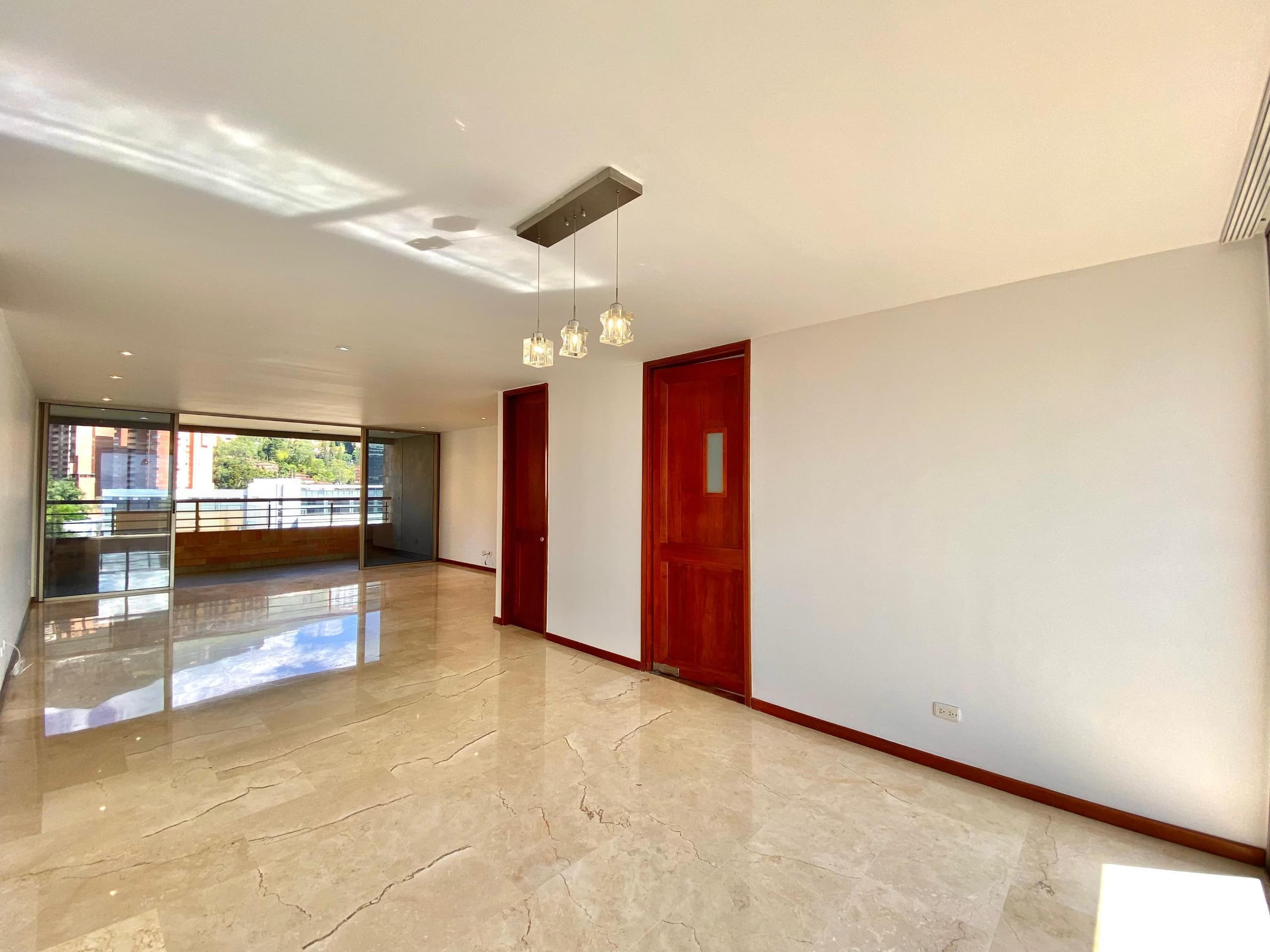 Apartamento en arriendo en El Tesoro, Poblado, Medellín — foto 2 de 20