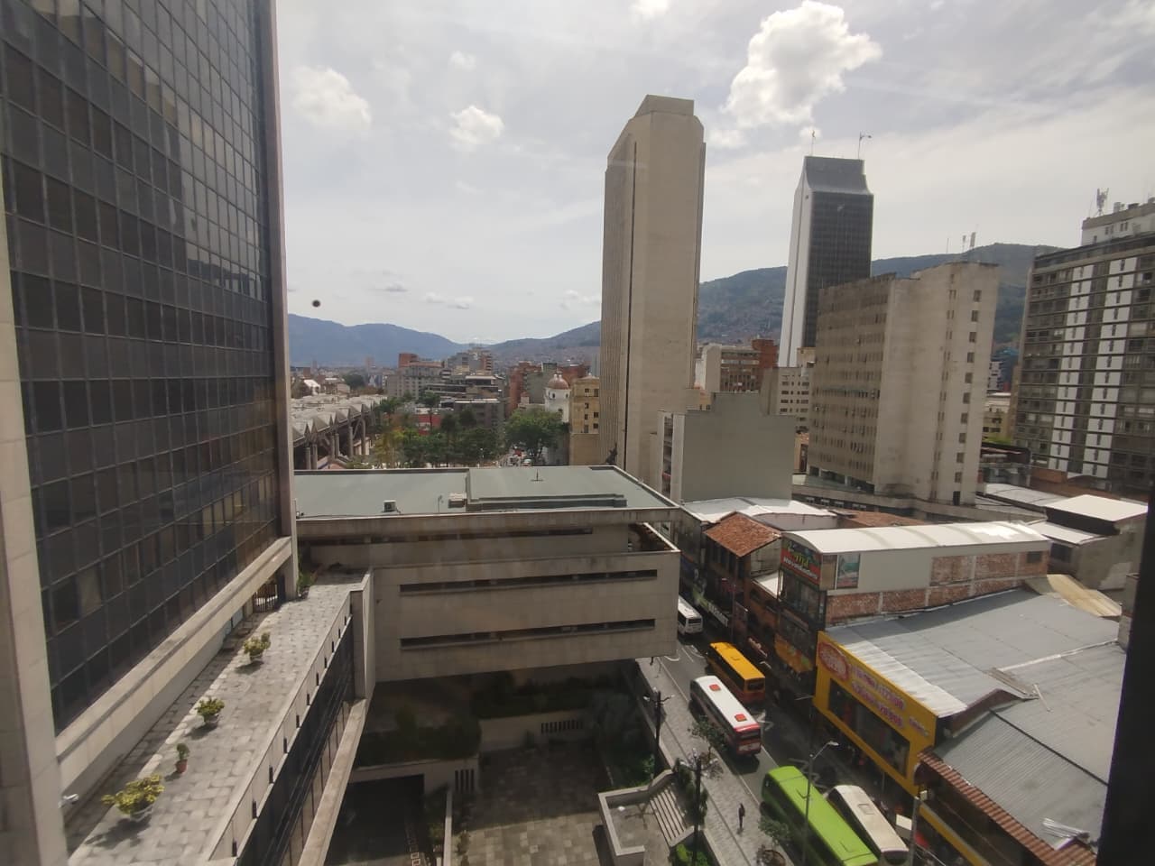 Oficina en arriendo en Med, Centro, Medellín — foto 1 de 12