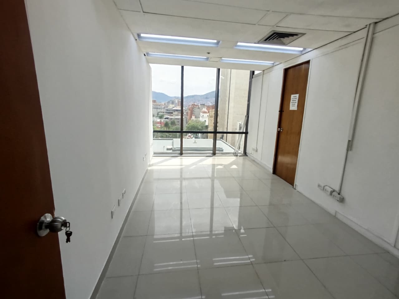 Oficina en arriendo en Med, Centro, Medellín — foto 3 de 12