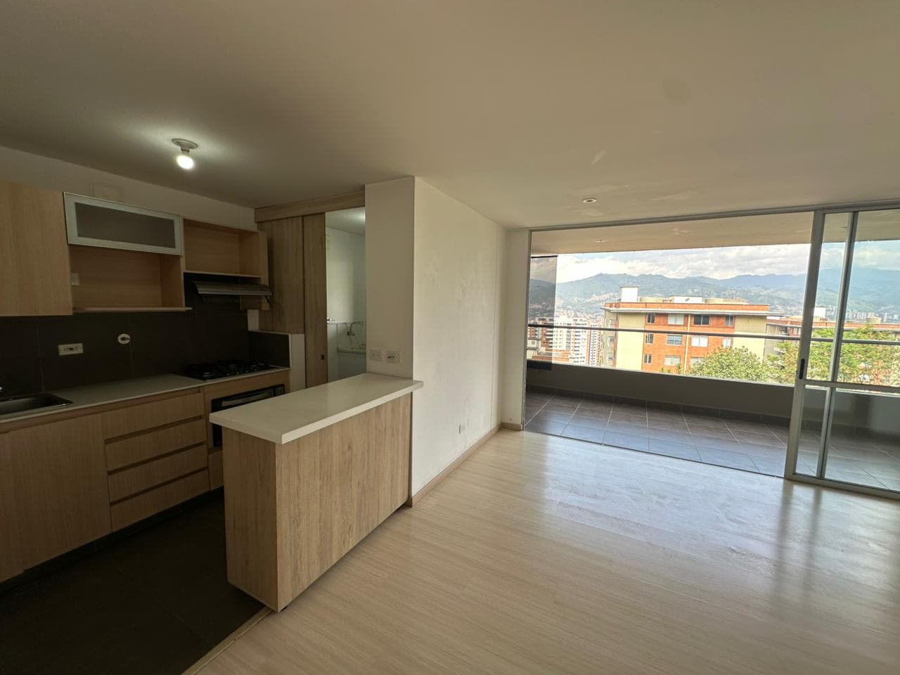 Apartamento en arriendo en El Esmeraldal, Envigado — foto 3 de 13