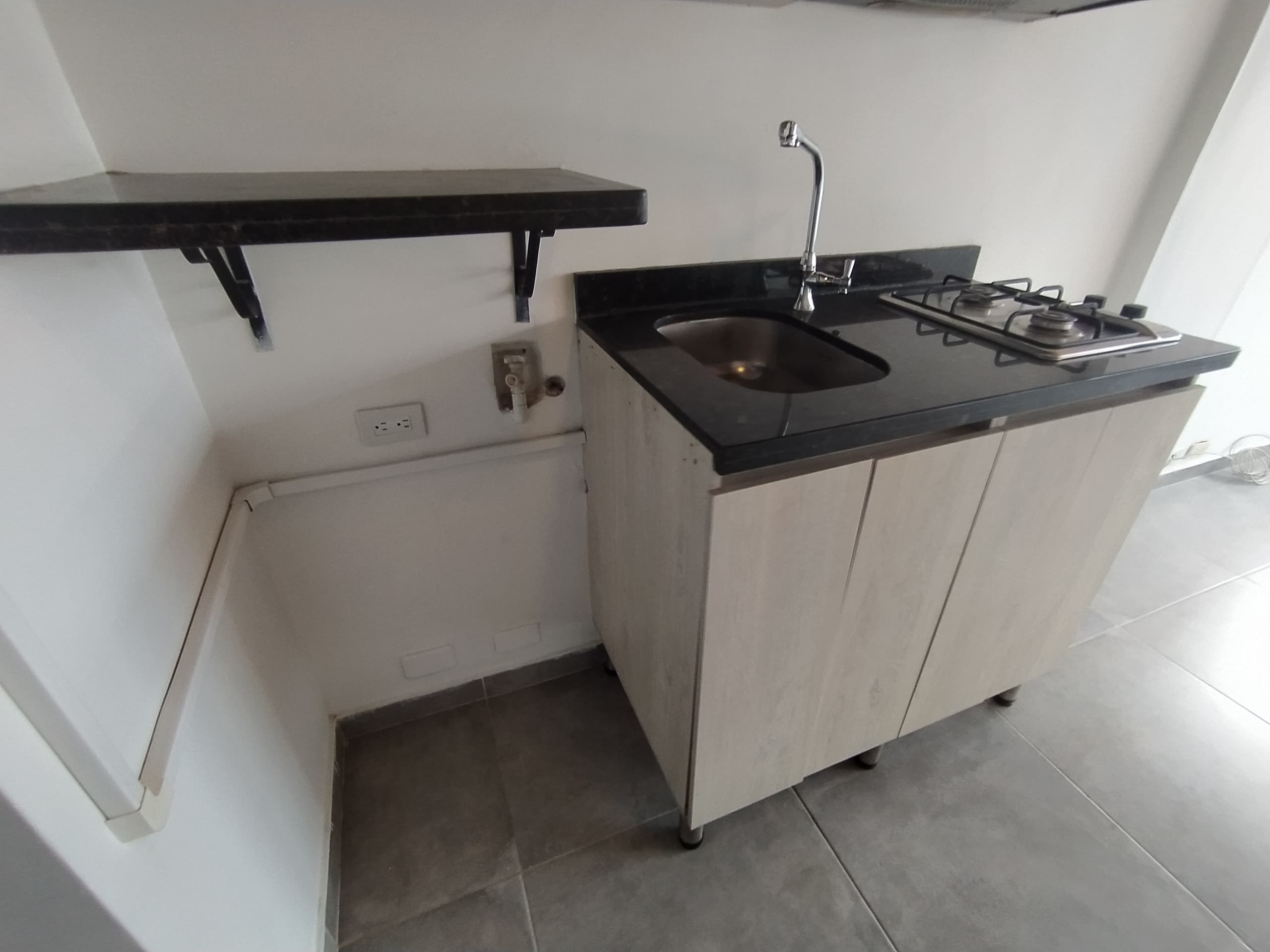 Apartaestudio en arriendo en Villa Nueva, Centro, Medellín — foto 1 de 14