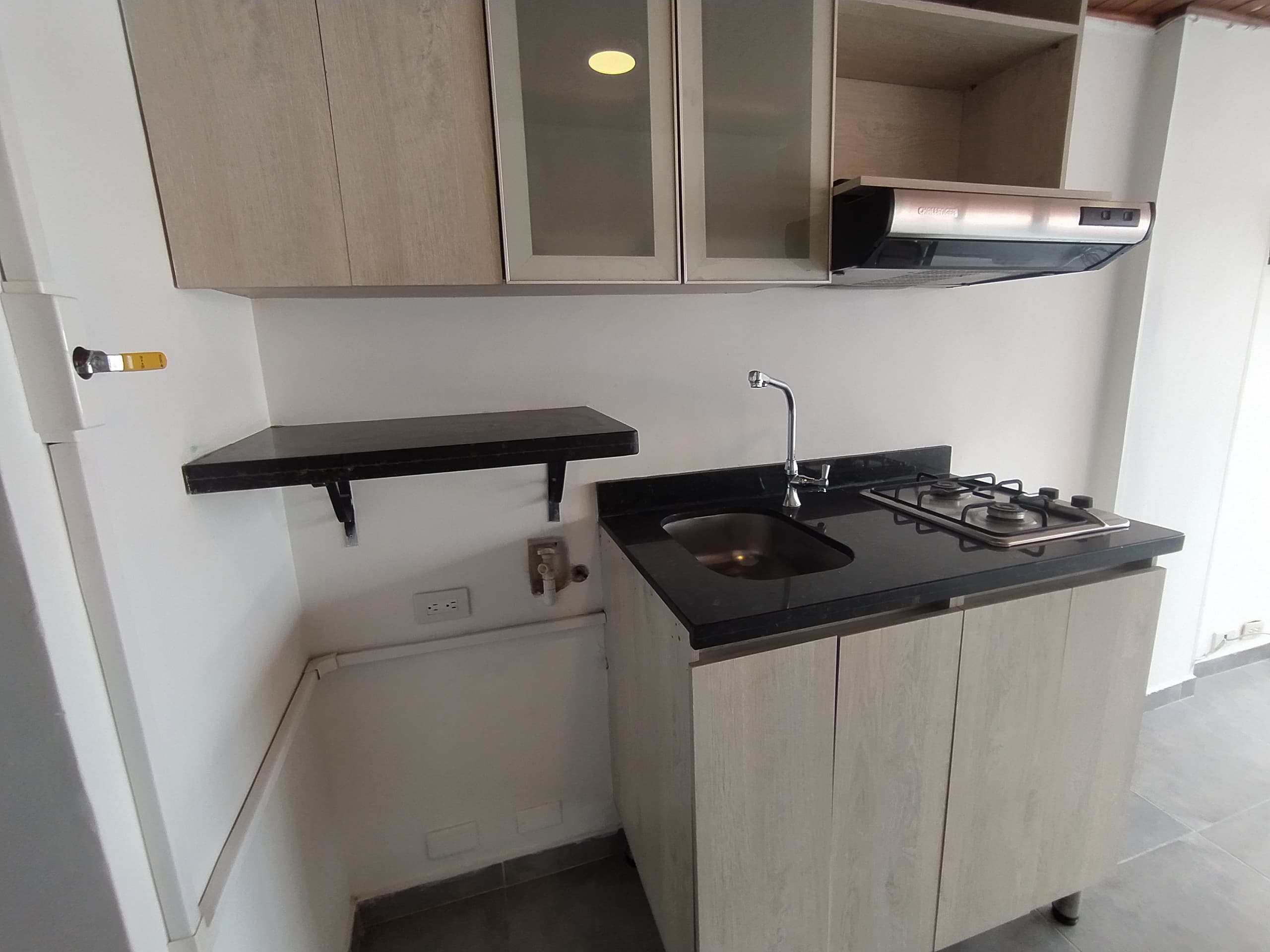Apartaestudio en arriendo en Villa Nueva, Centro, Medellín — foto 2 de 14