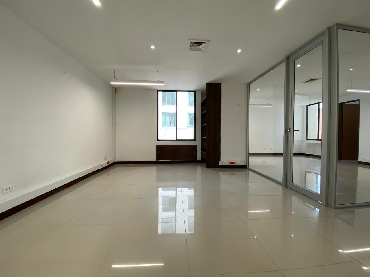 Oficina en arriendo en Milla De Oro, Poblado, Medellín — foto 2 de 18