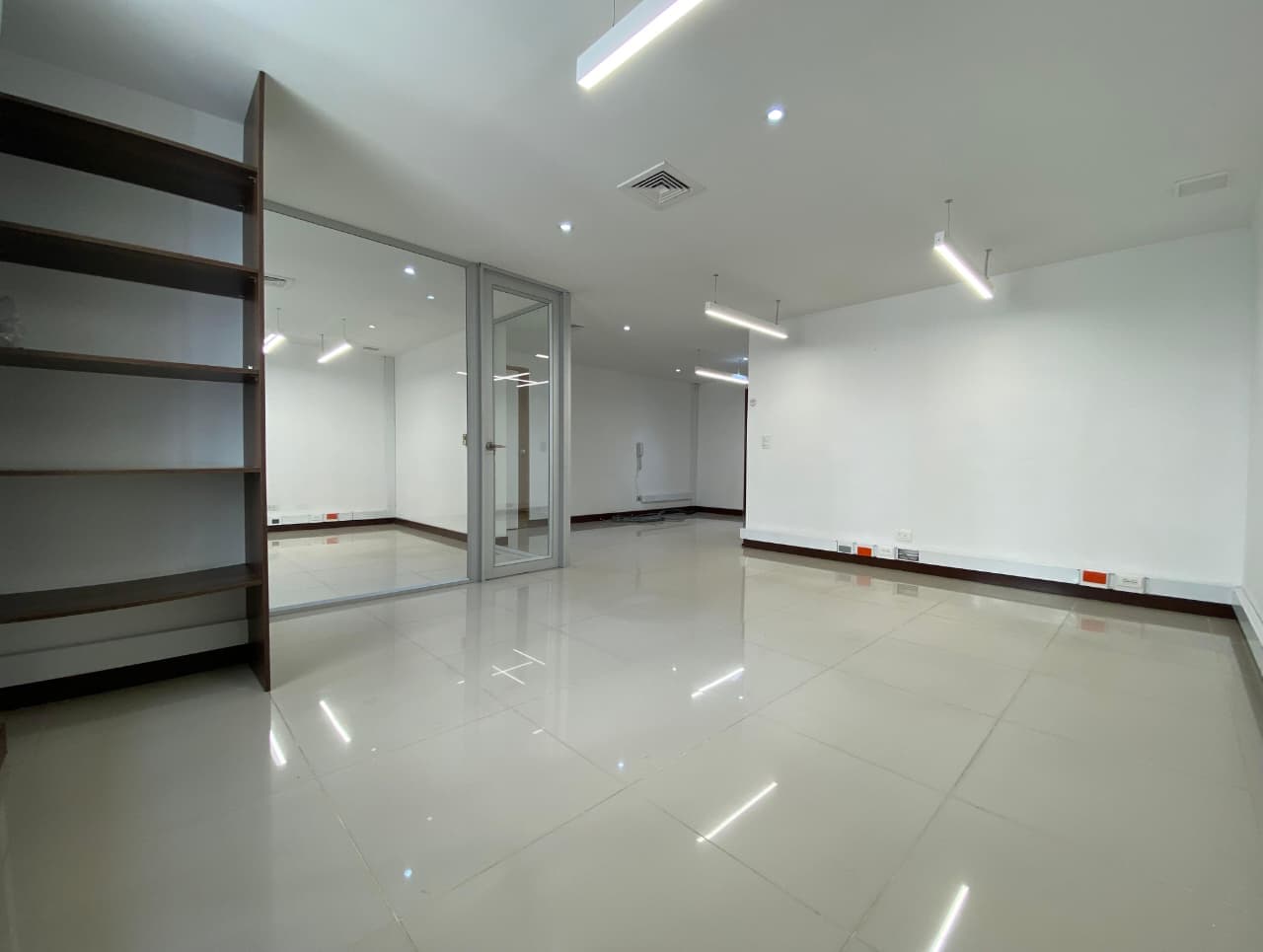Oficina en arriendo en Milla De Oro, Poblado, Medellín — foto 3 de 18
