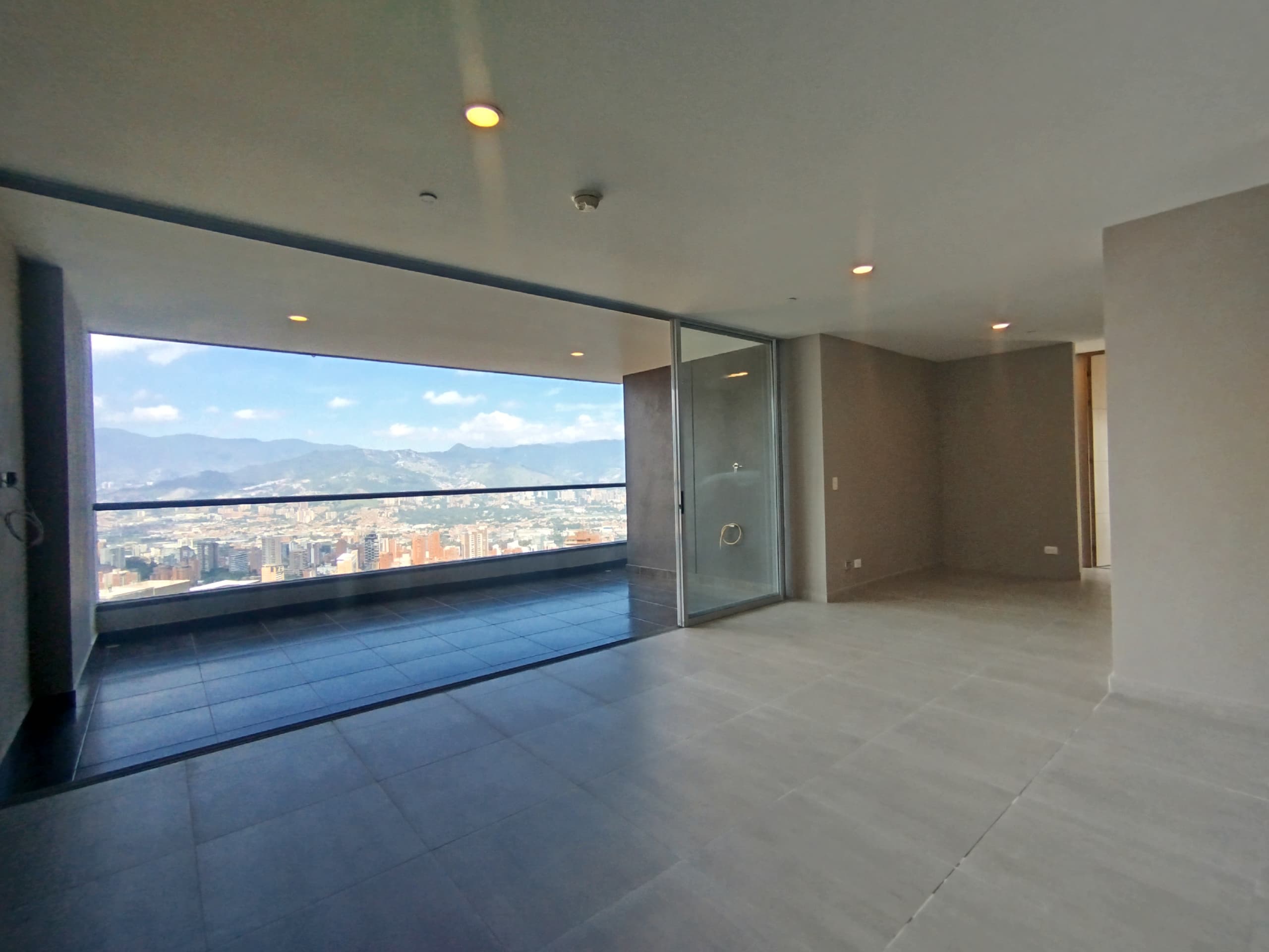 Apartamento en arriendo en La Calera, Poblado, Medellín — foto 2 de 20