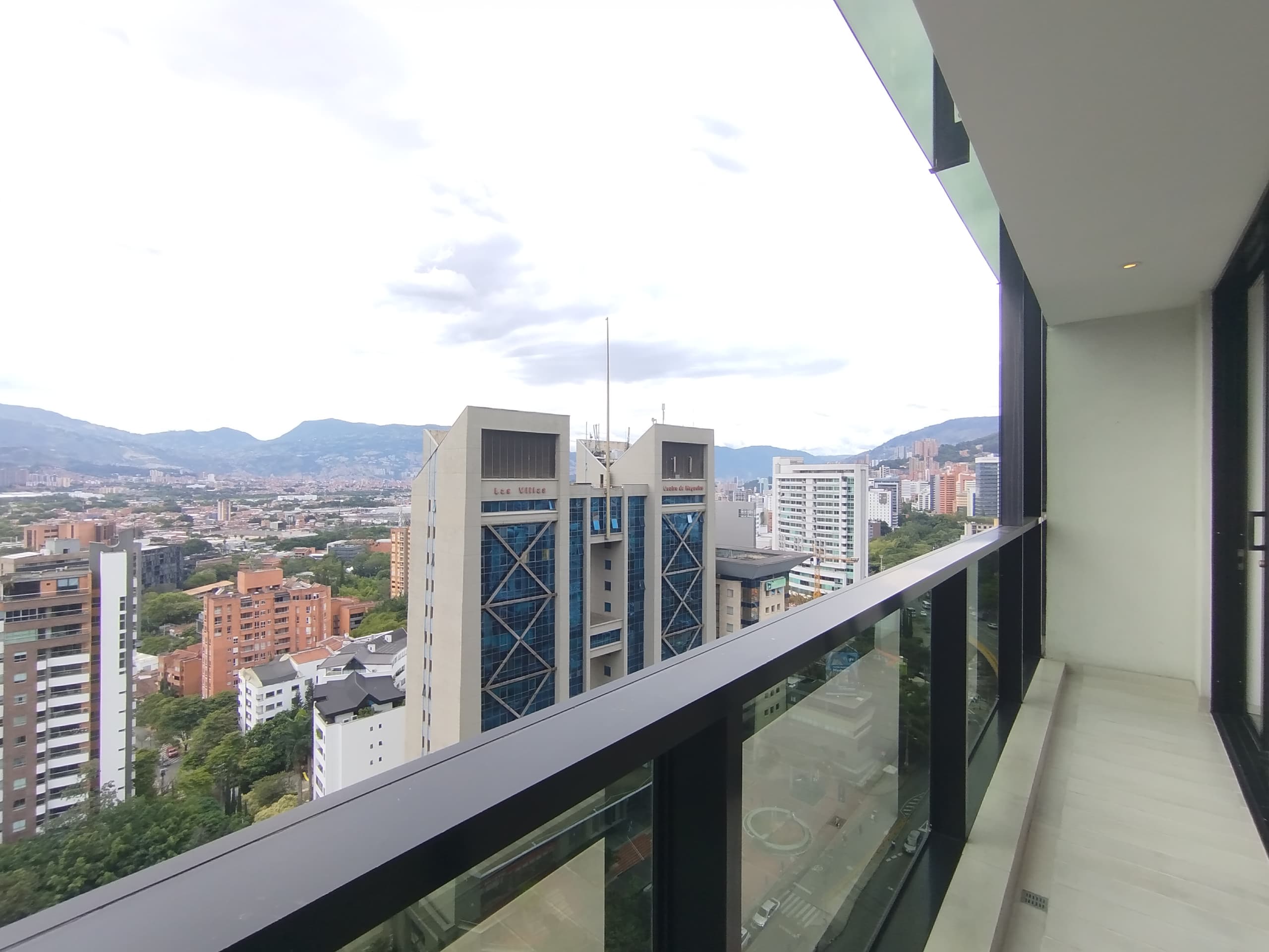 Apartamento en arriendo en La Aguacatala, Poblado, Medellín — foto 3 de 20