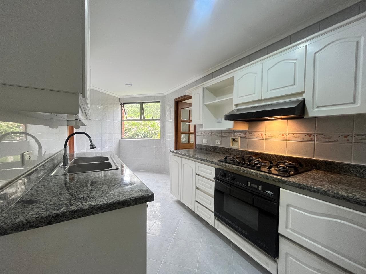 Apartamento en arriendo en Las Lomas, Poblado, Medellín — foto 2 de 20