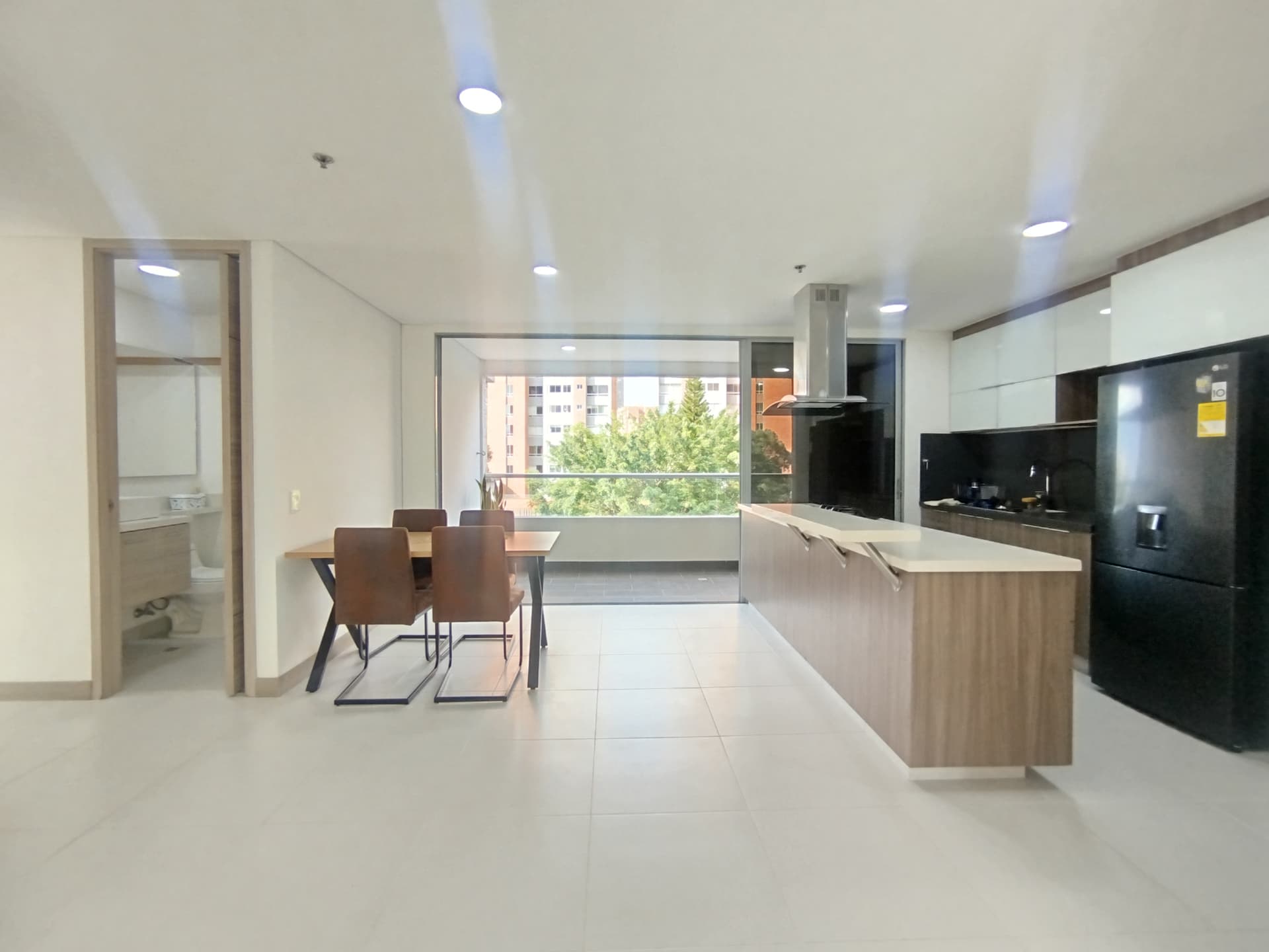 Apartamento en arriendo en Castropol, Poblado, Medellín — foto 1 de 20