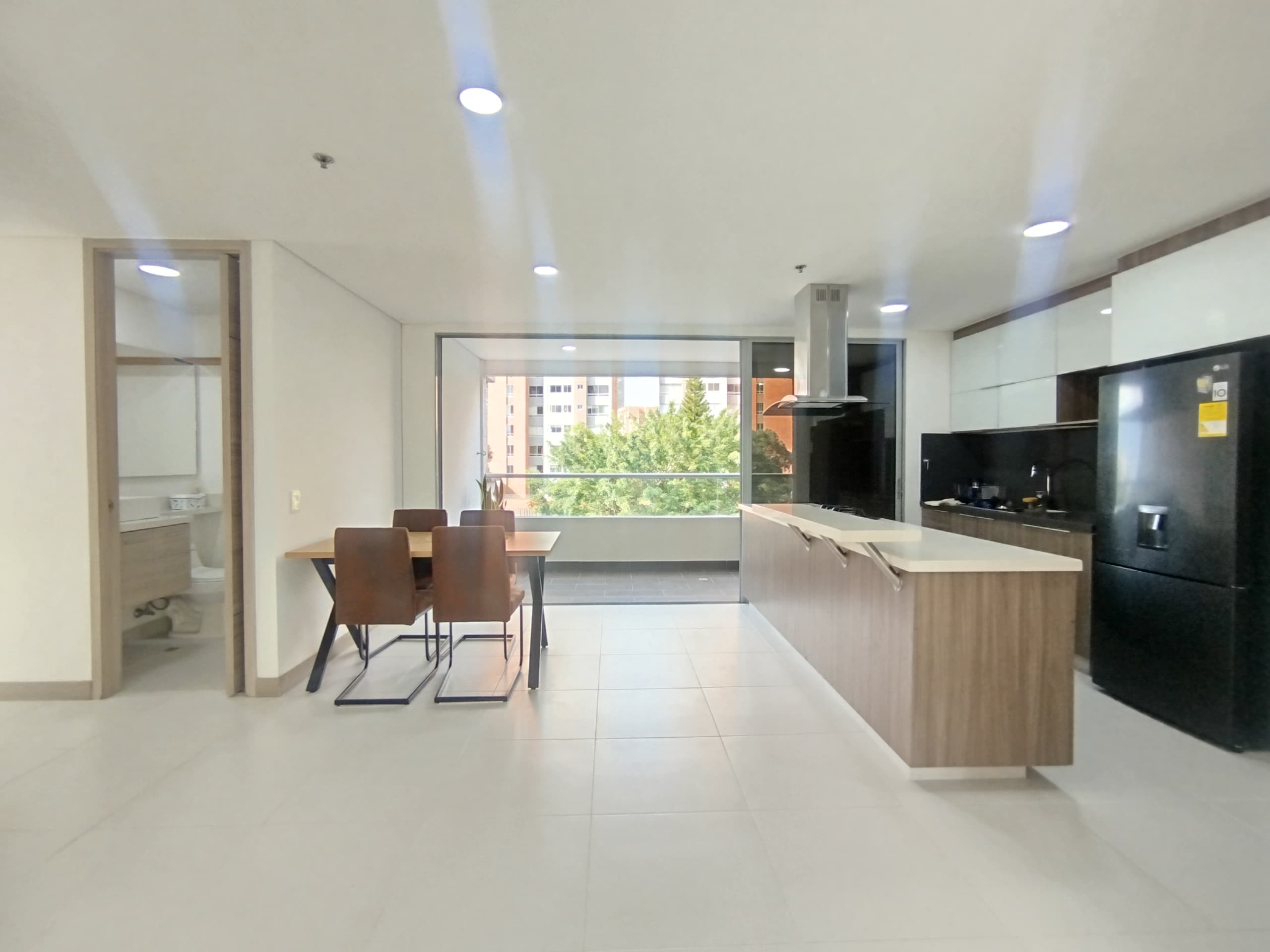 Apartamento en arriendo en Castropol, Poblado, Medellín — foto 1 de 20