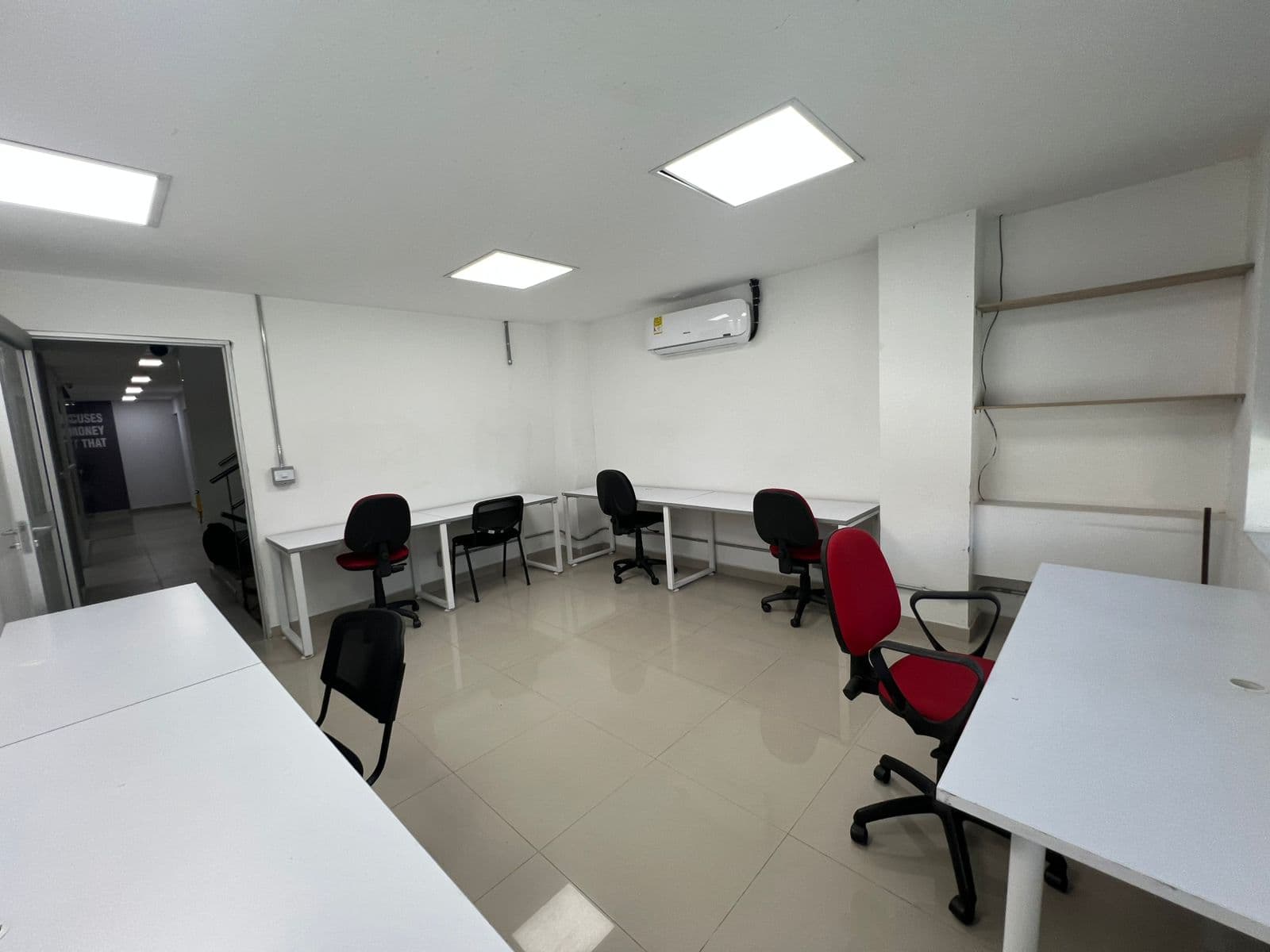 Oficina en arriendo en Estadio, Laureles, Medellín — foto 1 de 12