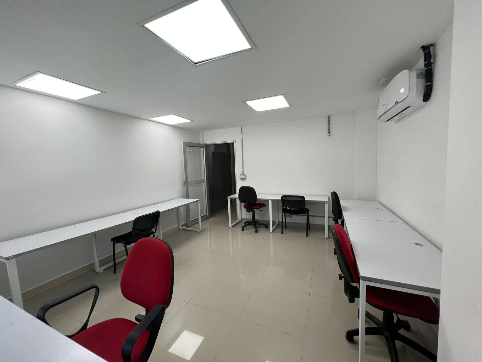 Oficina en arriendo en Estadio, Laureles, Medellín — foto 2 de 12