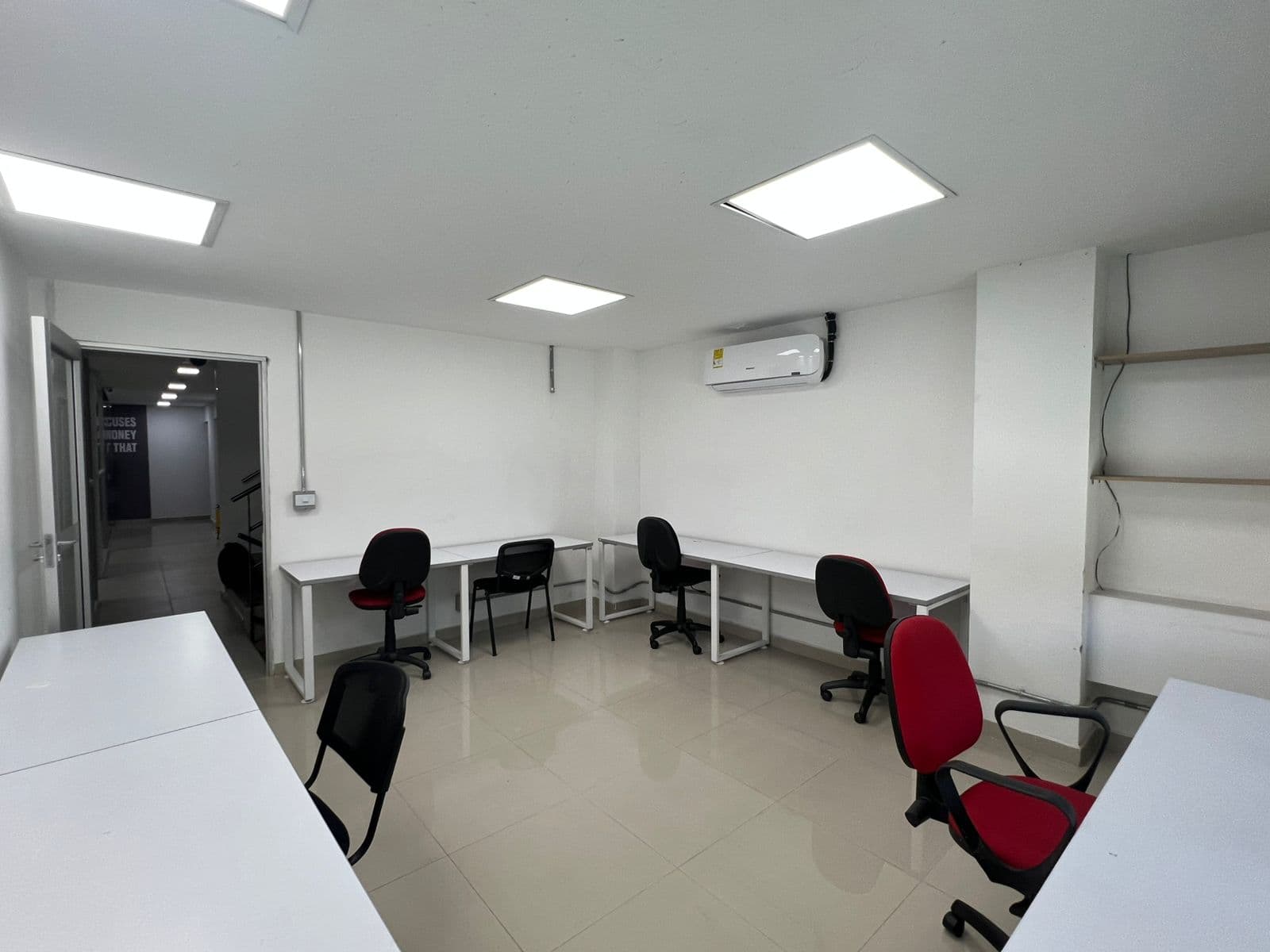 Oficina en arriendo en Estadio, Laureles, Medellín — foto 3 de 12