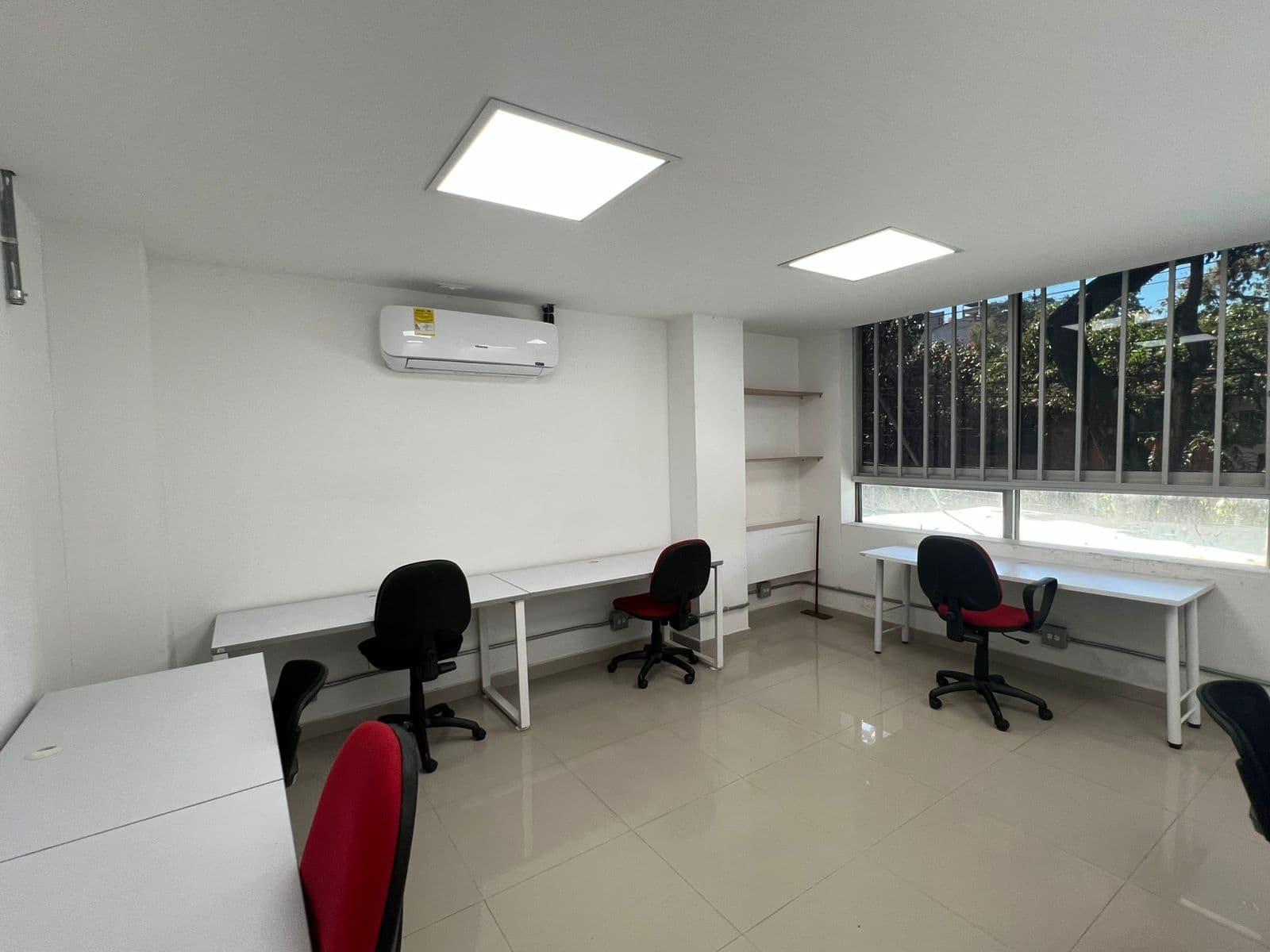 Oficina en arriendo en Estadio, Laureles, Medellín — foto 4 de 12