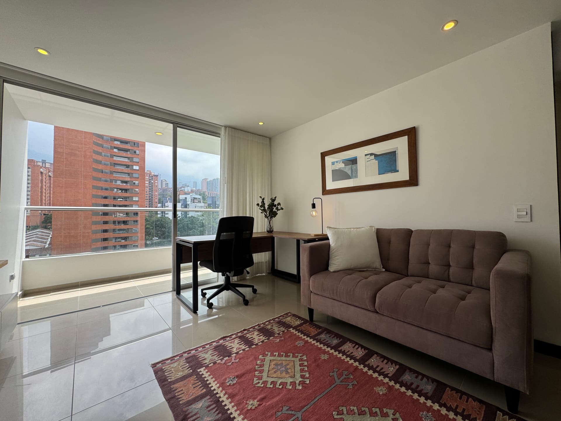 Apartamento en arriendo en Los Balsos, Poblado, Medellín — foto 1 de 20