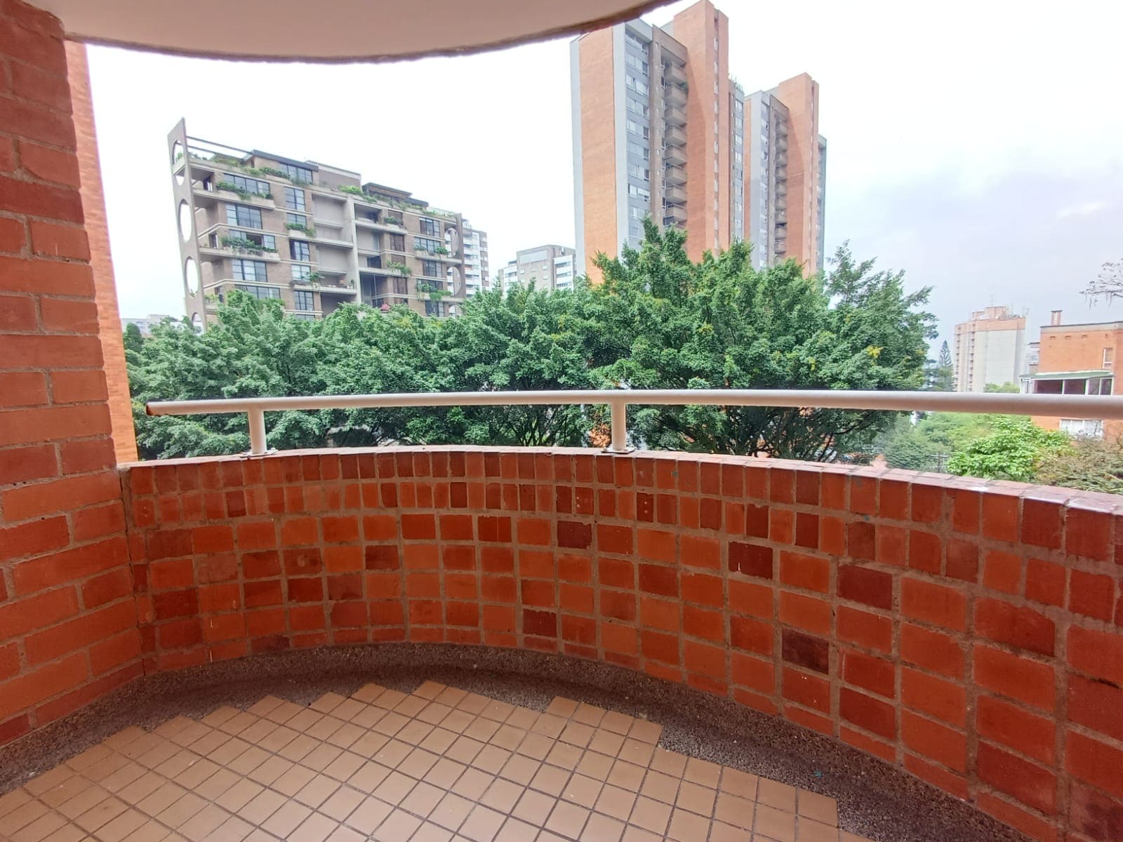 Apartamento en arriendo en Castropol, Poblado, Medellín — foto 4 de 20