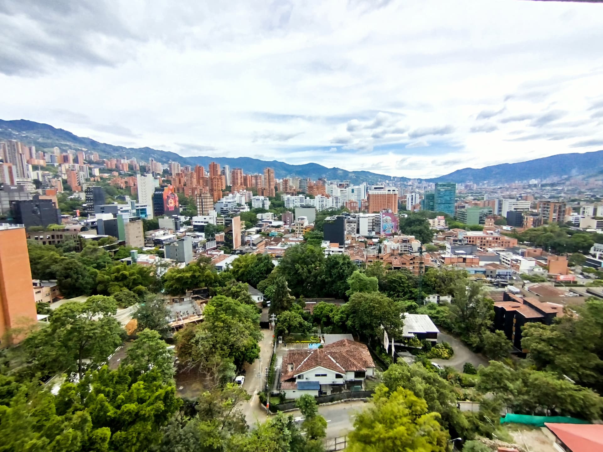 Apartamento en arriendo en Lalinde, Poblado, Medellín — foto 1 de 20