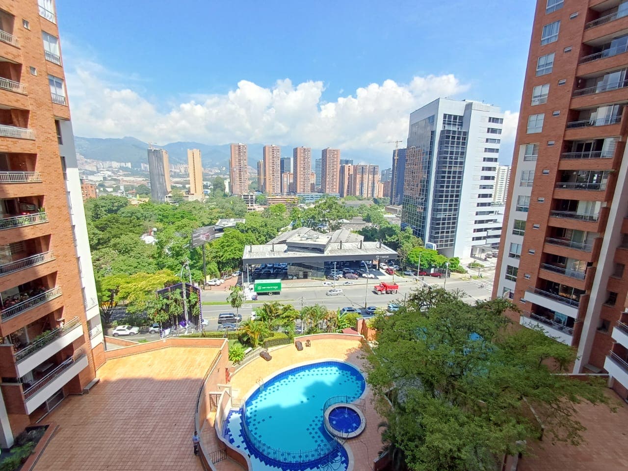 Apartamento en arriendo en Castropol, Poblado, Medellín — foto 1 de 20
