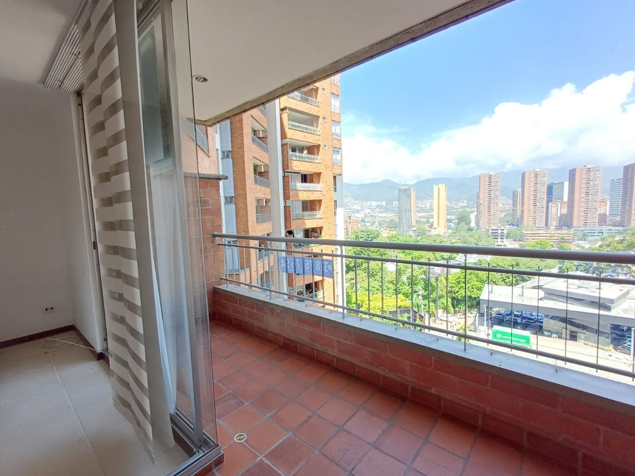 Apartamento en arriendo en Castropol, Poblado, Medellín — foto 3 de 20