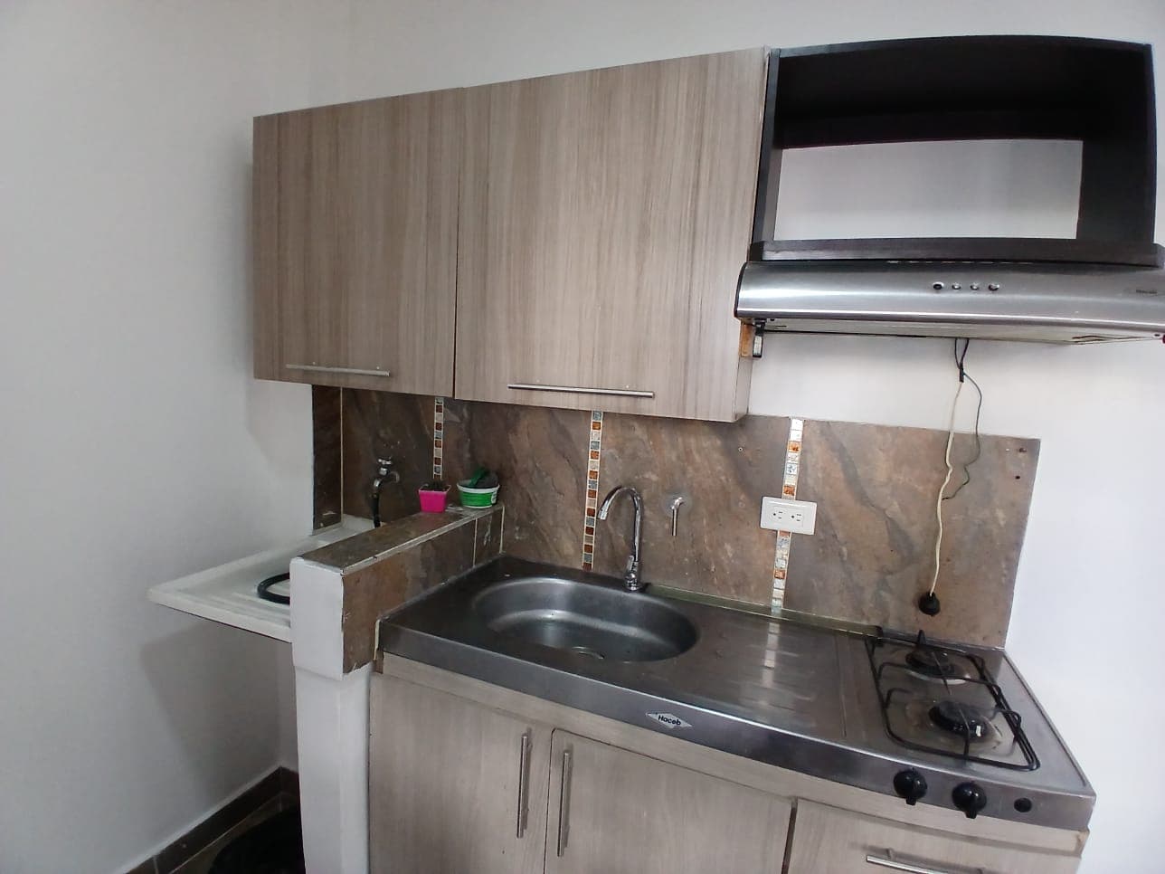 Apartaestudio en arriendo en La Floresta, La America, Medellín — foto 2 de 12