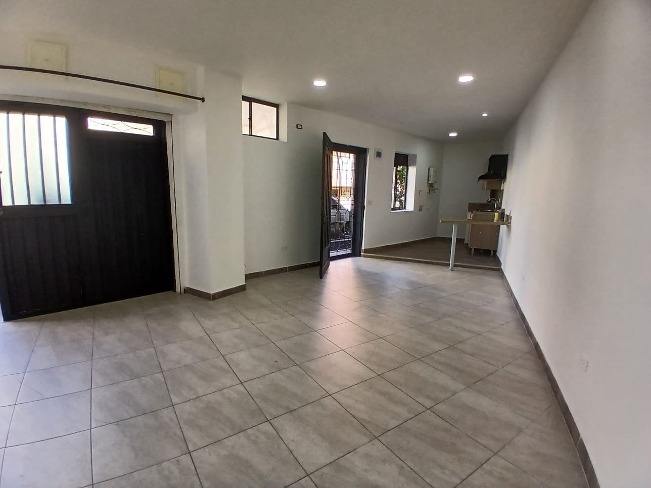 Apartaestudio en arriendo en La Floresta, La America, Medellín — foto 3 de 12