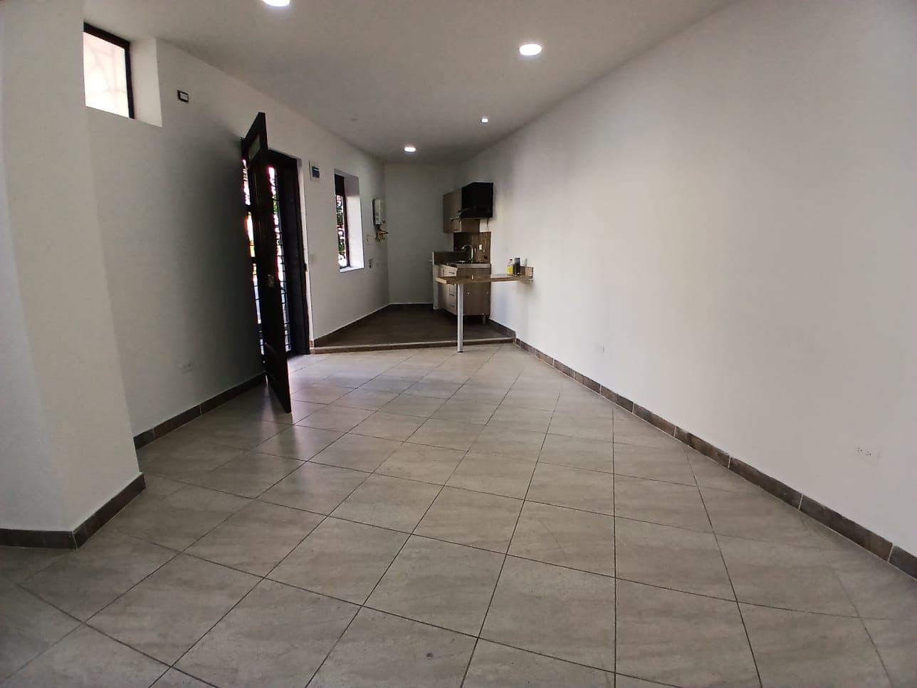 Apartaestudio en arriendo en La Floresta, La America, Medellín — foto 4 de 12