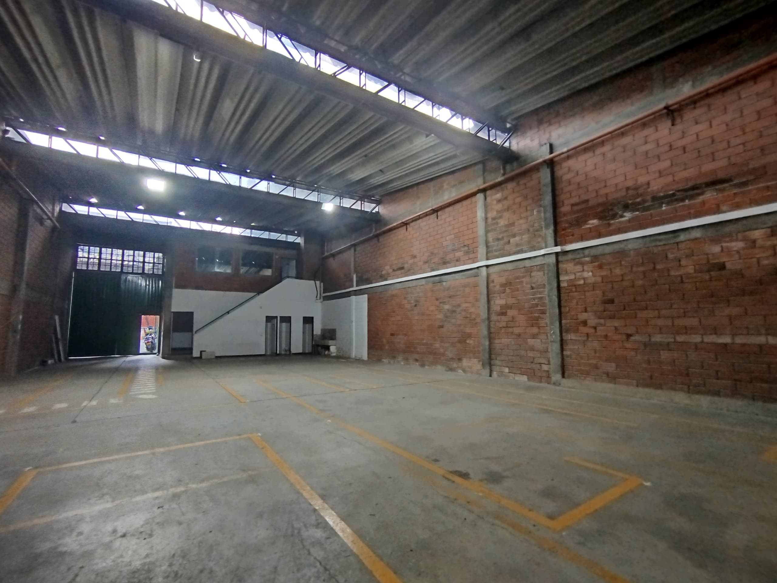 Bodega en arriendo en Caribe, Medellín — foto 2 de 17