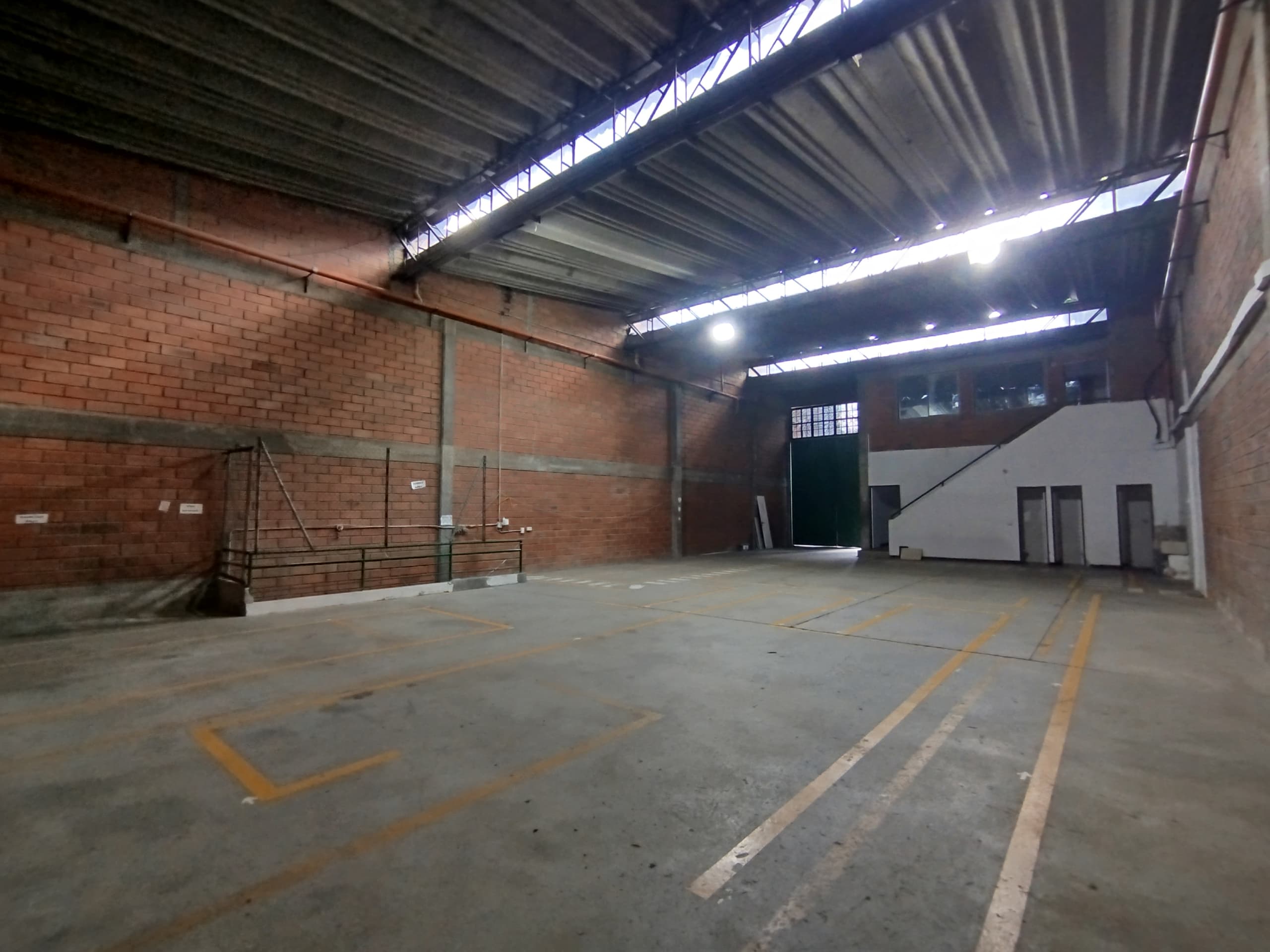 Bodega en arriendo en Caribe, Medellín — foto 3 de 17