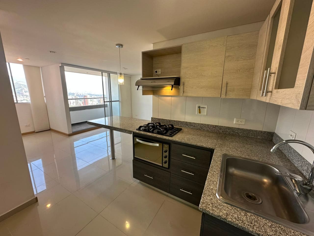 Apartamento en arriendo en El Esmeraldal, Envigado — foto 1 de 18