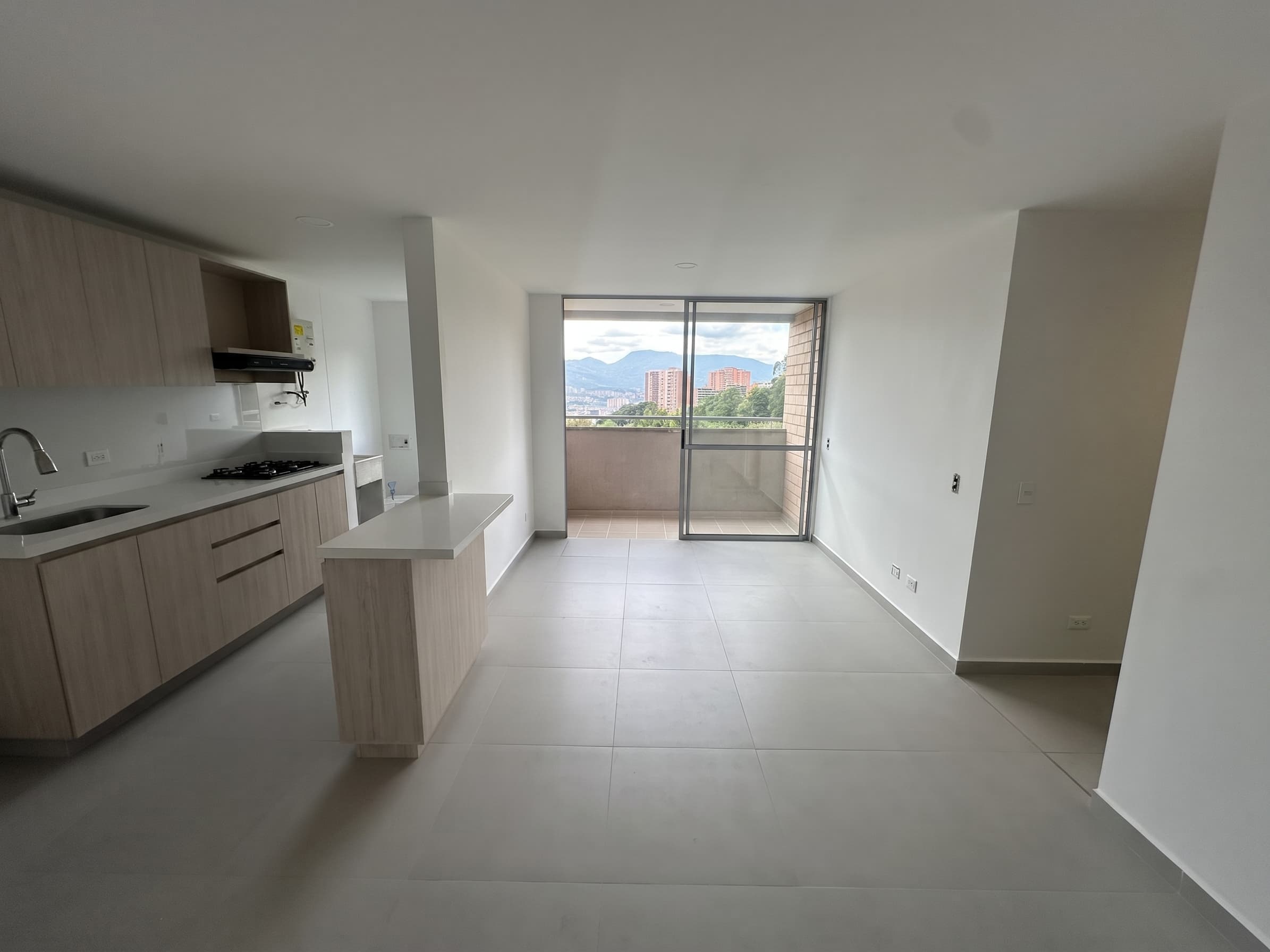 Apartamento en arriendo en El Chinguí, Envigado — foto 3 de 17