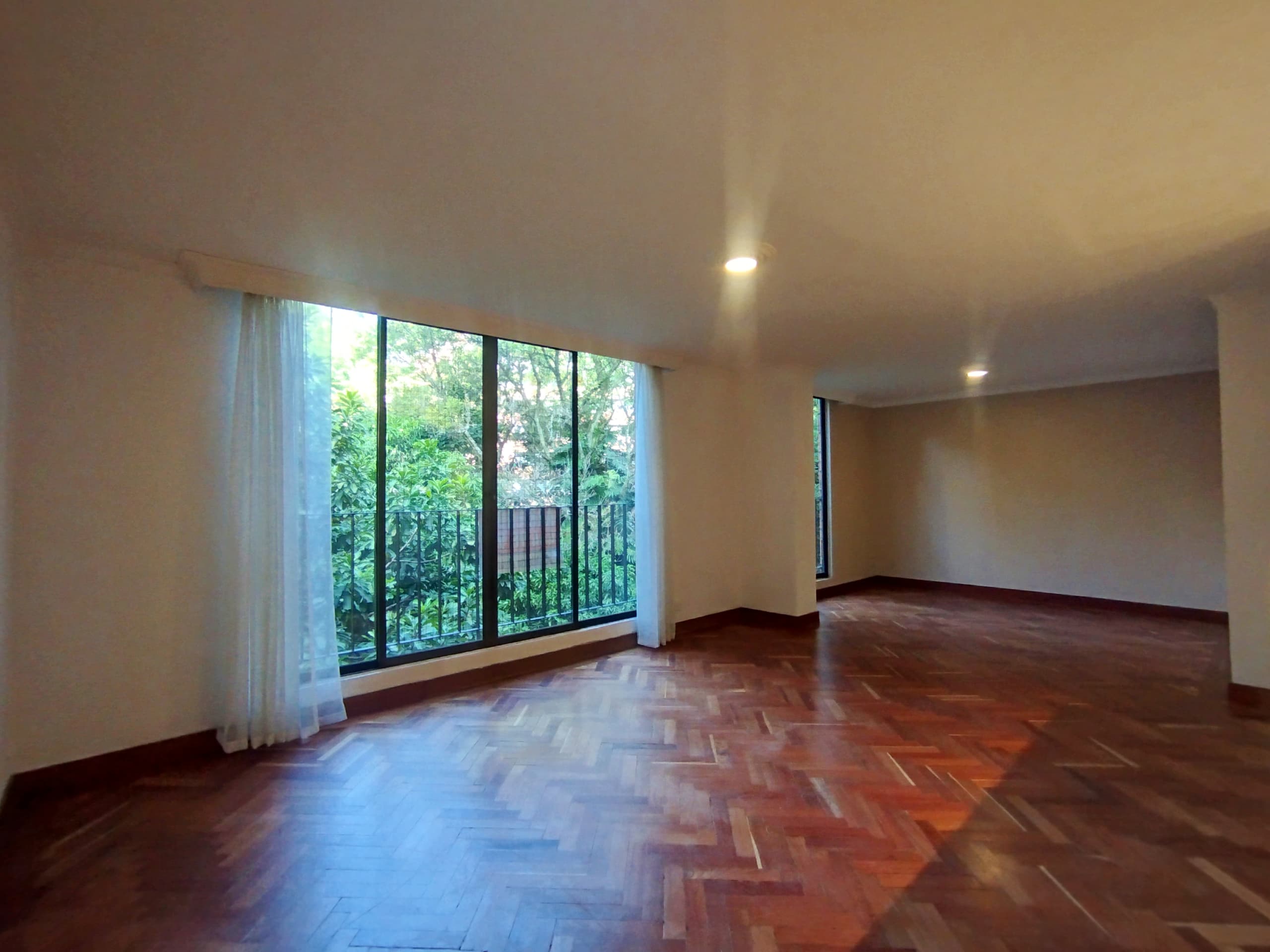 Apartamento en arriendo en Lalinde, Poblado, Medellín — foto 1 de 18