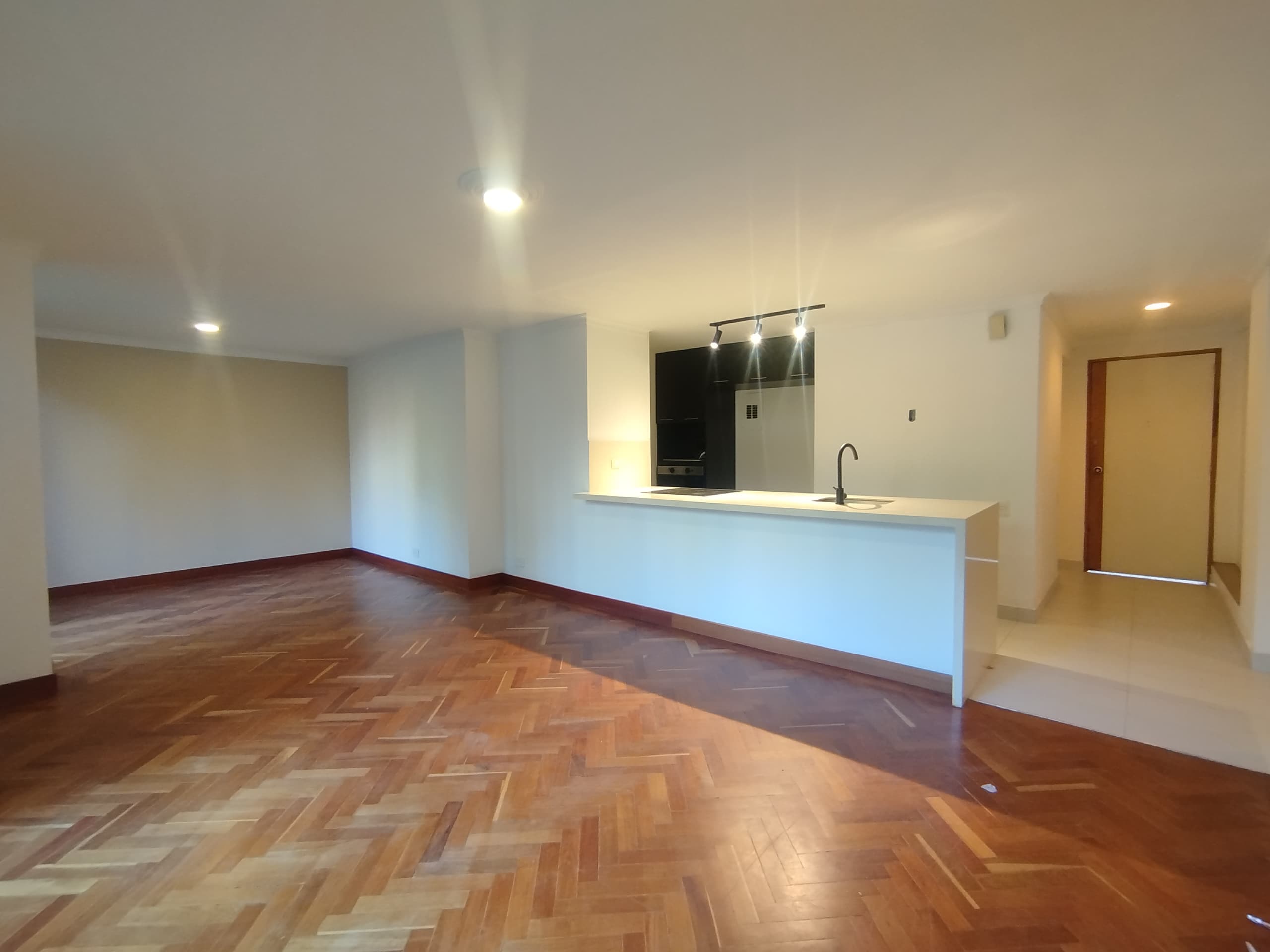 Apartamento en arriendo en Lalinde, Poblado, Medellín — foto 5 de 18