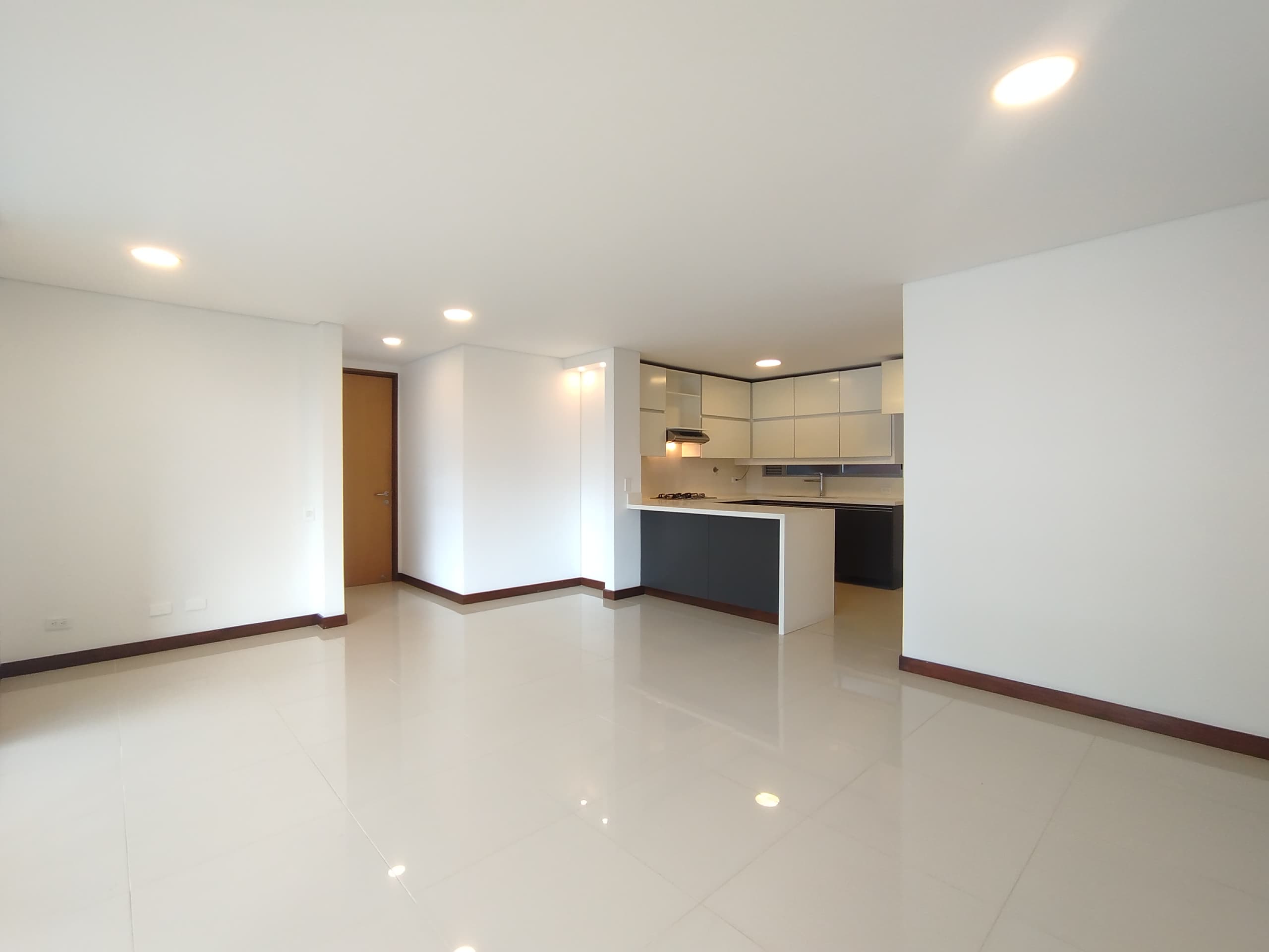 Apartamento en arriendo en Los Balsos, Poblado, Medellín — foto 1 de 20