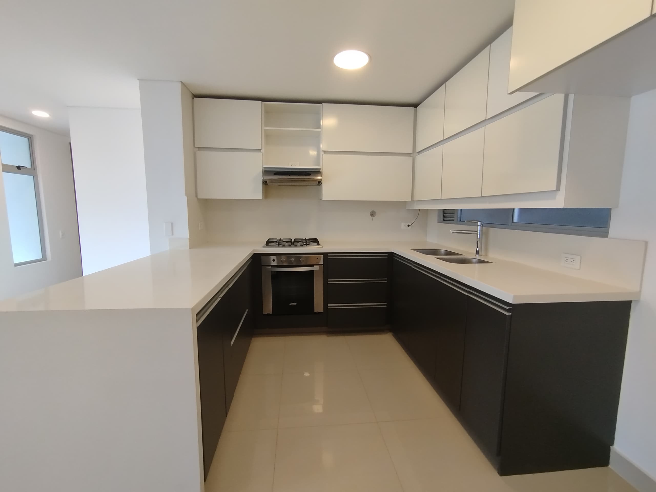 Apartamento en arriendo en Los Balsos, Poblado, Medellín — foto 3 de 20