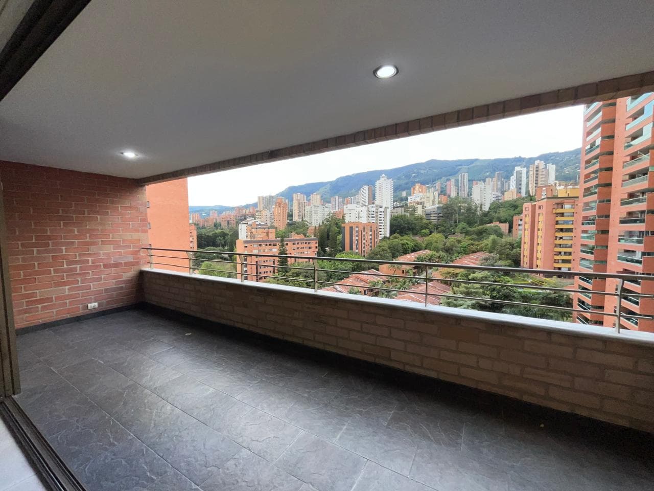 Apartamento en arriendo en El Campestre, Poblado, Medellín — foto 2 de 19