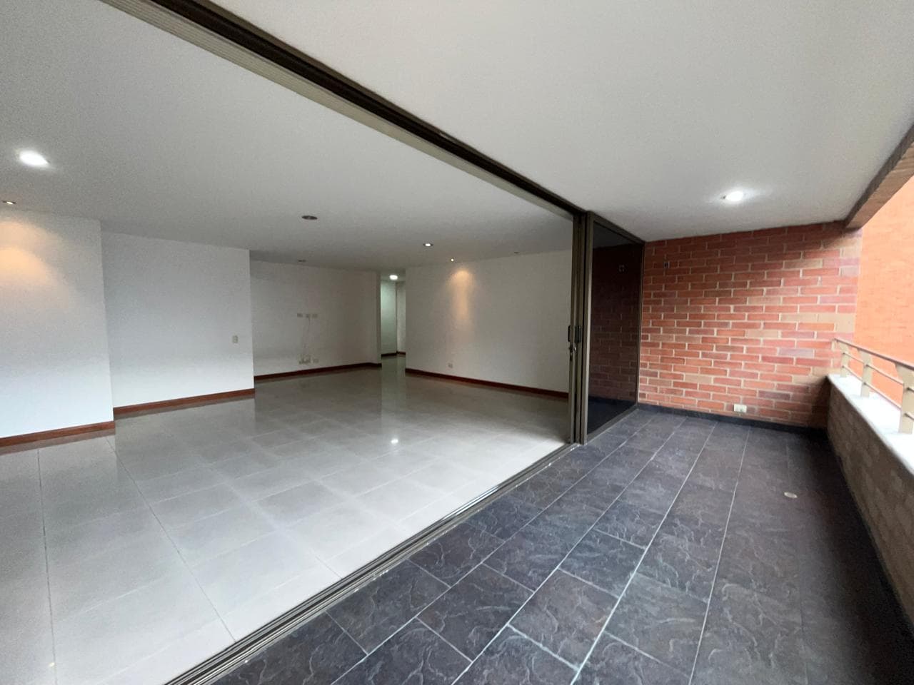 Apartamento en arriendo en El Campestre, Poblado, Medellín — foto 3 de 19