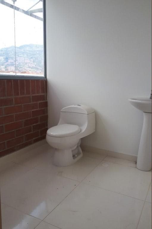 Oficina en arriendo en Naranjal, Laureles, Medellín — foto 4 de 8