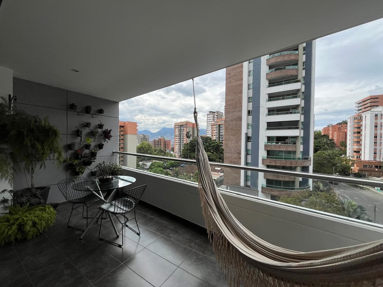 Apartamento en arriendo en Castropol, Poblado, Medellín — foto 2 de 17
