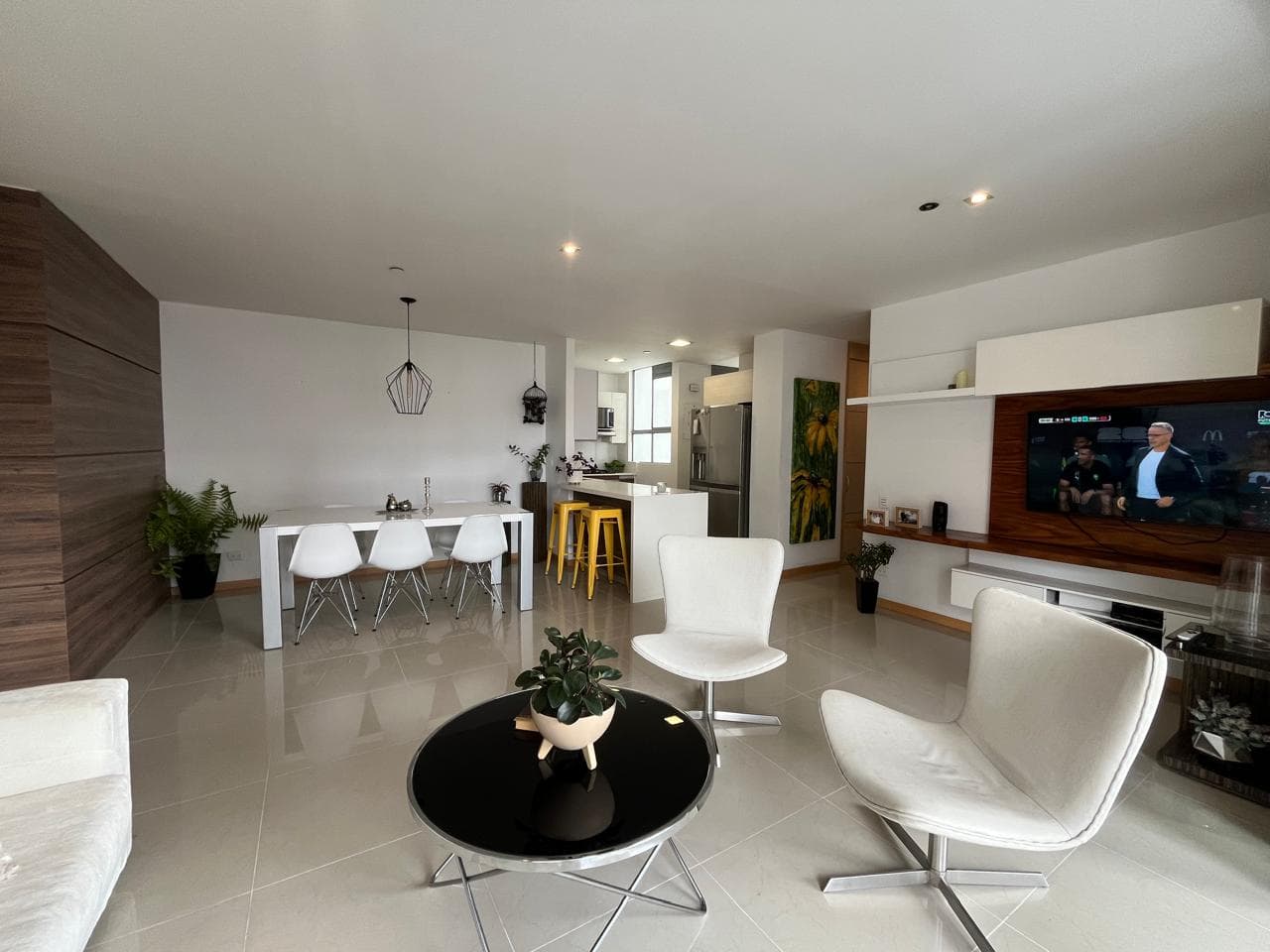 Apartamento en arriendo en Castropol, Poblado, Medellín — foto 3 de 17