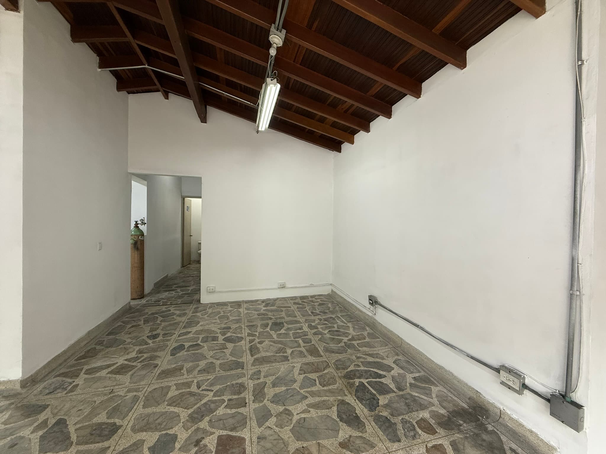 Casa Comercial en arriendo en Barrio Antioquia, Suroccidental, Medellín — foto 2 de 19