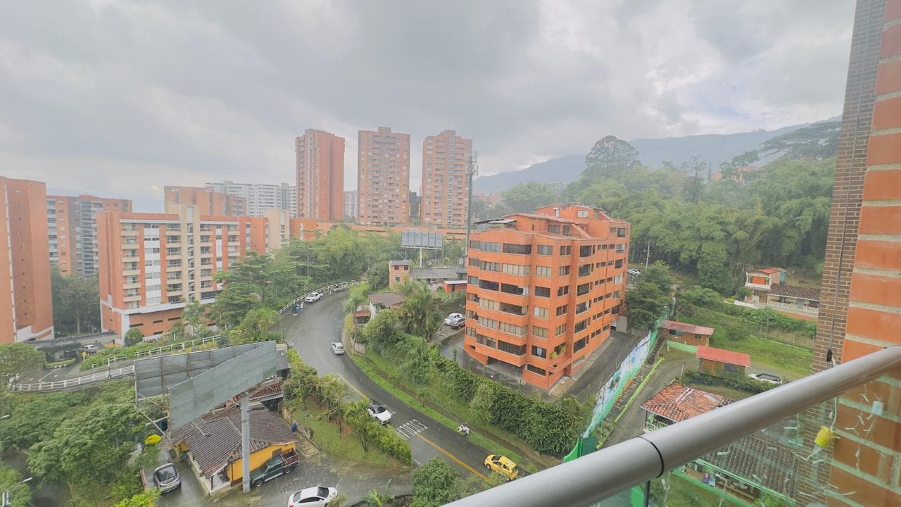Apartamento en arriendo en Loma De Los Mesa, Envigado — foto 1 de 19