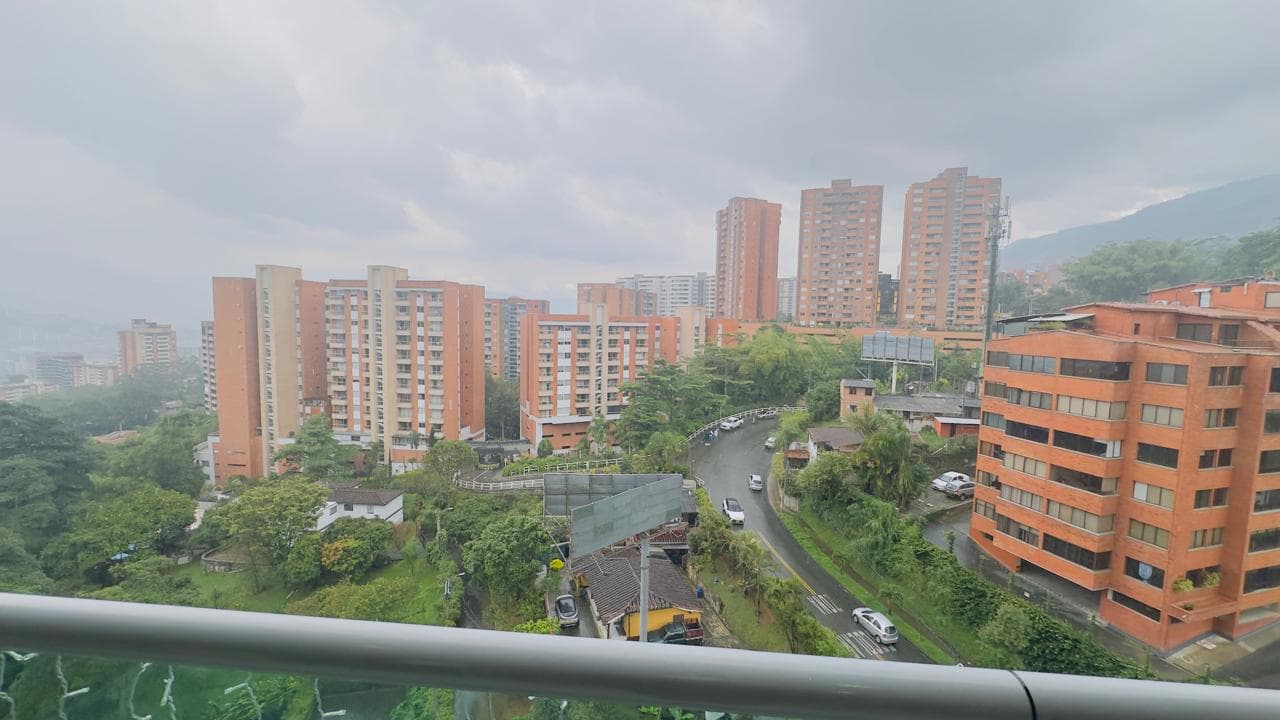 Apartamento en arriendo en Loma De Los Mesa, Envigado — foto 2 de 19
