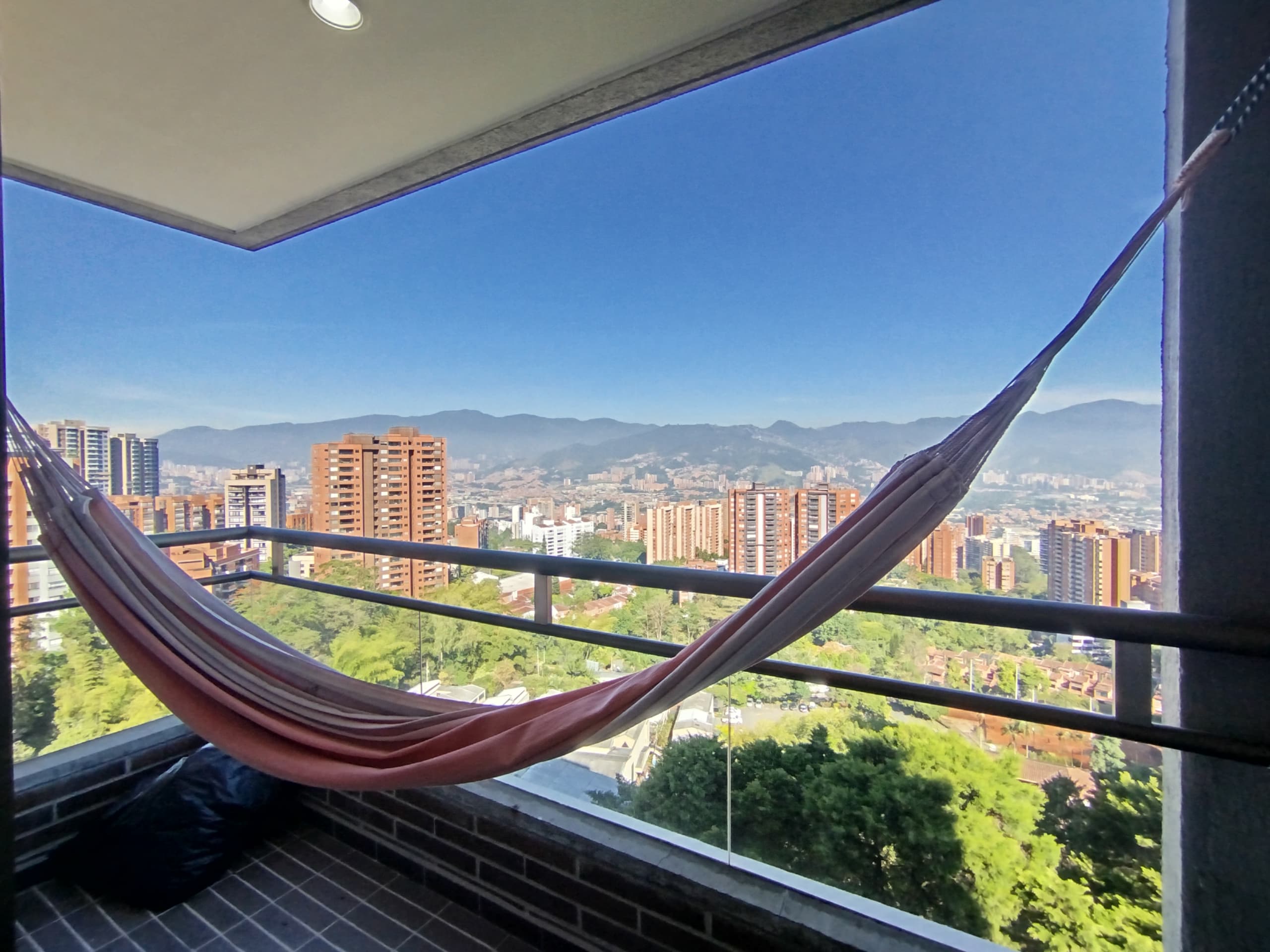 Apartamento en arriendo en Los Gonzalez, Poblado, Medellín — foto 4 de 15